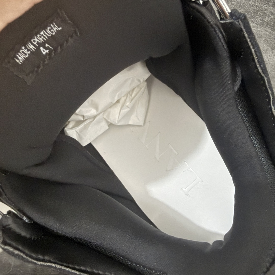 图片[7]-【YH纯原版】 Lanvin Leather Curb Sneakers 浪凡面包鞋 现货 原版1：1开模重工艺制作 面料采用进口牛磨砂➕环保牛反绒➕金钢网织物 内里柔软透气太空棉面料 原版开模双色TPU大底 顶级品质 区别市场流通其他货品 Leather是一款灵感源自90年代的运动鞋 设计自信 尺寸夸张 这款鞋由纳帕小牛皮、翻毛皮和网眼布制成 圆润的外形、加垫的鞋舌和弯曲的金属孔眼使这款精心打造的鞋格外舒适 尺码：36-47-选品中心