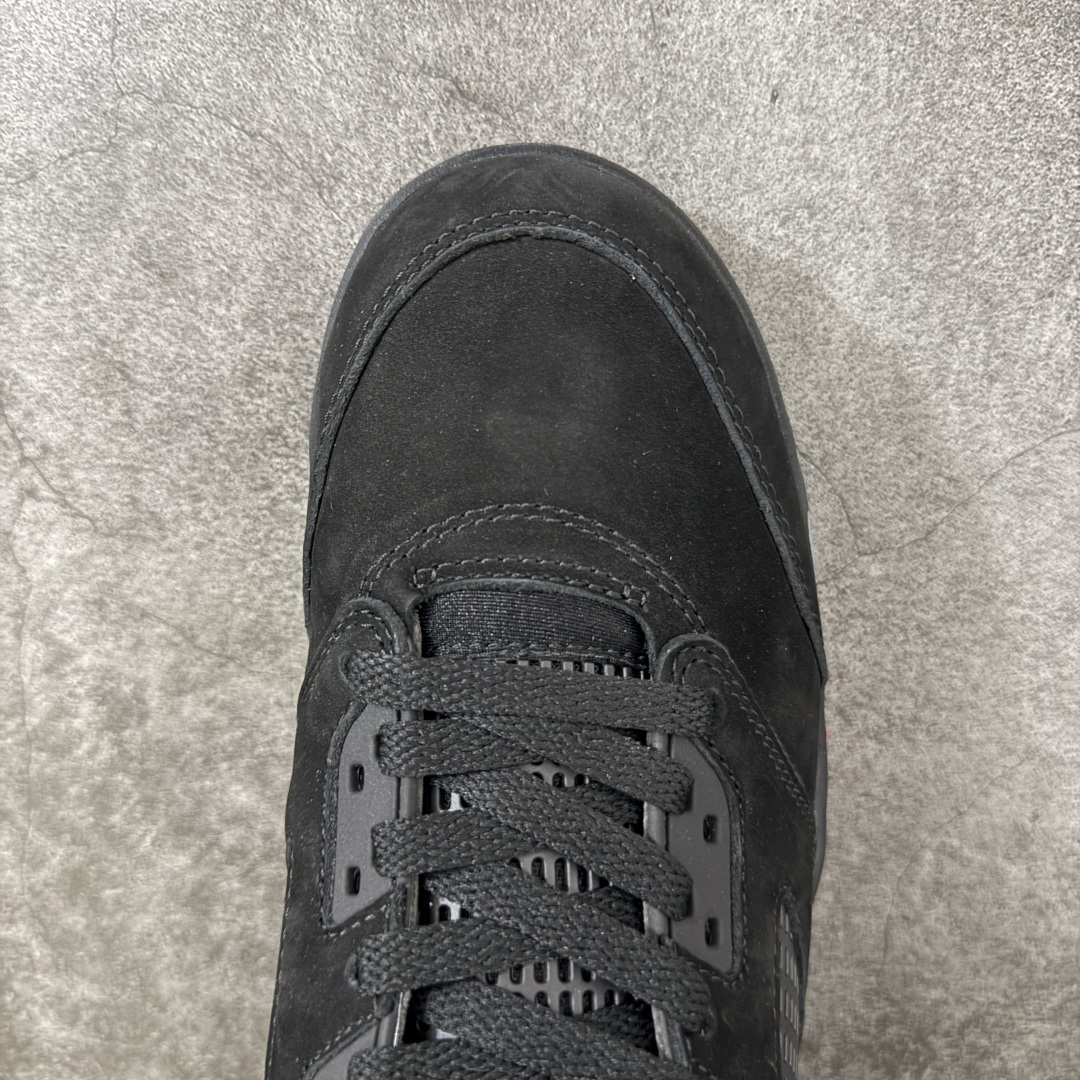 图片[5]-【纯原外贸版】Air Jordan 5 Retro OG AJ5 乔5万圣节 货号：HQ7978-001 #整鞋以黑色为主鞋面，中底火焰纹路；侧身23logo，后跟标识，鞋舌飞人标均辅荧光，全鞋身多处夜光细节 尺码：40 40.5 41 42 42.5 43 44 44.5 45 46 47.5-选品中心