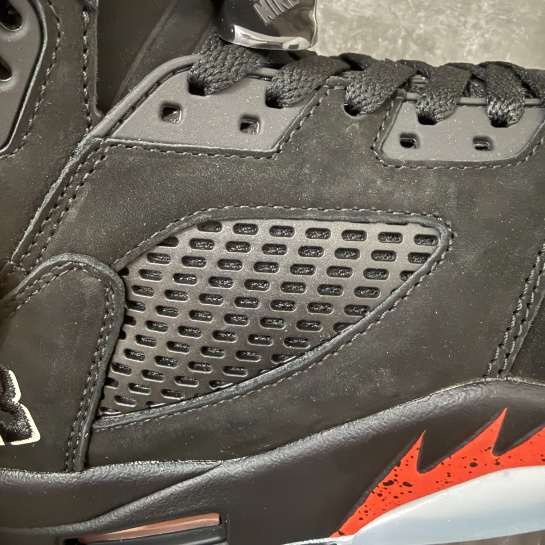 图片[4]-【纯原外贸版】Air Jordan 5 Retro OG AJ5 乔5万圣节 货号：HQ7978-001 #整鞋以黑色为主鞋面，中底火焰纹路；侧身23logo，后跟标识，鞋舌飞人标均辅荧光，全鞋身多处夜光细节 尺码：40 40.5 41 42 42.5 43 44 44.5 45 46 47.5-选品中心