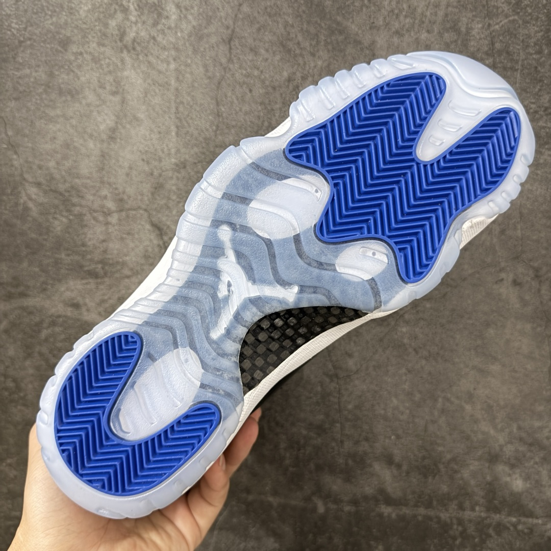 图片[9]-【原厂版】Air Jordan 11 “Space Jam”Black/Varsity Royal-White AJ11 复刻大灌篮 货号：CT8012-900   原楦原档案数据开模打造 原厂中底拉帮钢印 原厂漆皮 防冻不开裂 头层皮料 原装鞋撑 水晶大底正确色度色泽 原楦原数据刺绣 原厂车缝走线及对位 毫厘不差 飞人logo采用原数据电脑刺绣 原装正品碳纤维真实碳板 增强抗扭 原内标 原盒标 正确官方原盒 原厂防氧化水晶外底 原厂配套厂全掌solo气垫 尺码：36-47.5含半码-选品中心