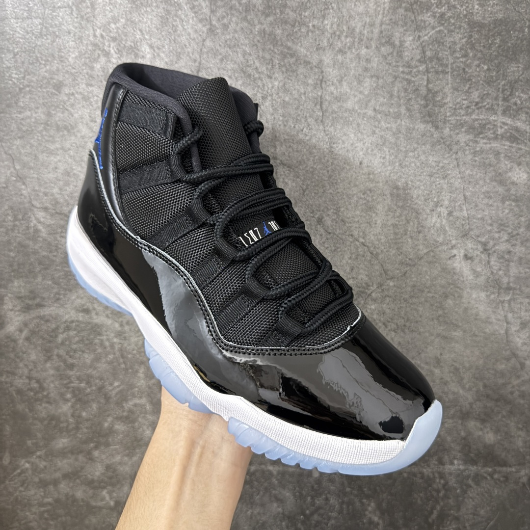 图片[3]-【原厂版】Air Jordan 11 “Space Jam”Black/Varsity Royal-White AJ11 复刻大灌篮 货号：CT8012-900   原楦原档案数据开模打造 原厂中底拉帮钢印 原厂漆皮 防冻不开裂 头层皮料 原装鞋撑 水晶大底正确色度色泽 原楦原数据刺绣 原厂车缝走线及对位 毫厘不差 飞人logo采用原数据电脑刺绣 原装正品碳纤维真实碳板 增强抗扭 原内标 原盒标 正确官方原盒 原厂防氧化水晶外底 原厂配套厂全掌solo气垫 尺码：36-47.5含半码-选品中心