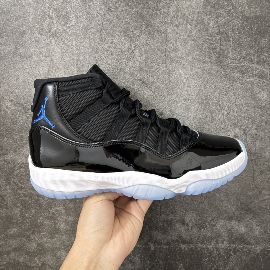 【原厂版】Air Jordan 11 “Space Jam”Black/Varsity Royal-White AJ11 复刻大灌篮 货号：CT8012-900   原楦原档案数据开模打造 原厂中底拉帮钢印 原厂漆皮 防冻不开裂 头层皮料 原装鞋撑 水晶大底正确色度色泽 原楦原数据刺绣 原厂车缝走线及对位 毫厘不差 飞人logo采用原数据电脑刺绣 原装正品碳纤维真实碳板 增强抗扭 原内标 原盒标 正确官方原盒 原厂防氧化水晶外底 原厂配套厂全掌solo气垫 尺码：36-47.5含半码-选品中心