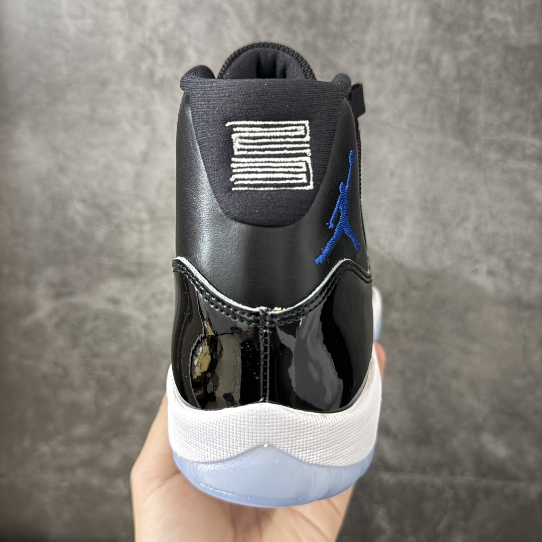 图片[4]-【原厂版】Air Jordan 11 “Space Jam”Black/Varsity Royal-White AJ11 复刻大灌篮 货号：CT8012-900   原楦原档案数据开模打造 原厂中底拉帮钢印 原厂漆皮 防冻不开裂 头层皮料 原装鞋撑 水晶大底正确色度色泽 原楦原数据刺绣 原厂车缝走线及对位 毫厘不差 飞人logo采用原数据电脑刺绣 原装正品碳纤维真实碳板 增强抗扭 原内标 原盒标 正确官方原盒 原厂防氧化水晶外底 原厂配套厂全掌solo气垫 尺码：36-47.5含半码-选品中心