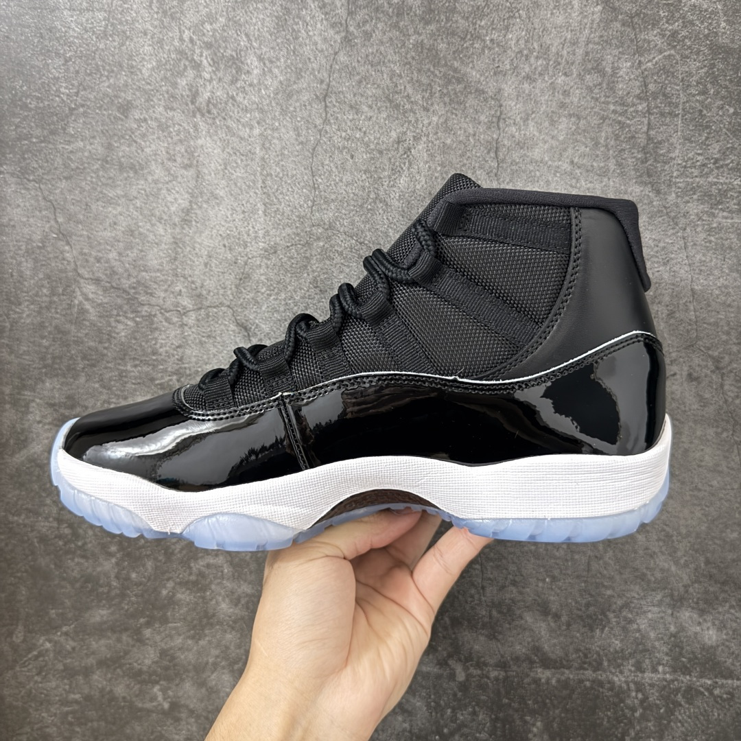 图片[2]-【原厂版】Air Jordan 11 “Space Jam”Black/Varsity Royal-White AJ11 复刻大灌篮 货号：CT8012-900   原楦原档案数据开模打造 原厂中底拉帮钢印 原厂漆皮 防冻不开裂 头层皮料 原装鞋撑 水晶大底正确色度色泽 原楦原数据刺绣 原厂车缝走线及对位 毫厘不差 飞人logo采用原数据电脑刺绣 原装正品碳纤维真实碳板 增强抗扭 原内标 原盒标 正确官方原盒 原厂防氧化水晶外底 原厂配套厂全掌solo气垫 尺码：36-47.5含半码-选品中心