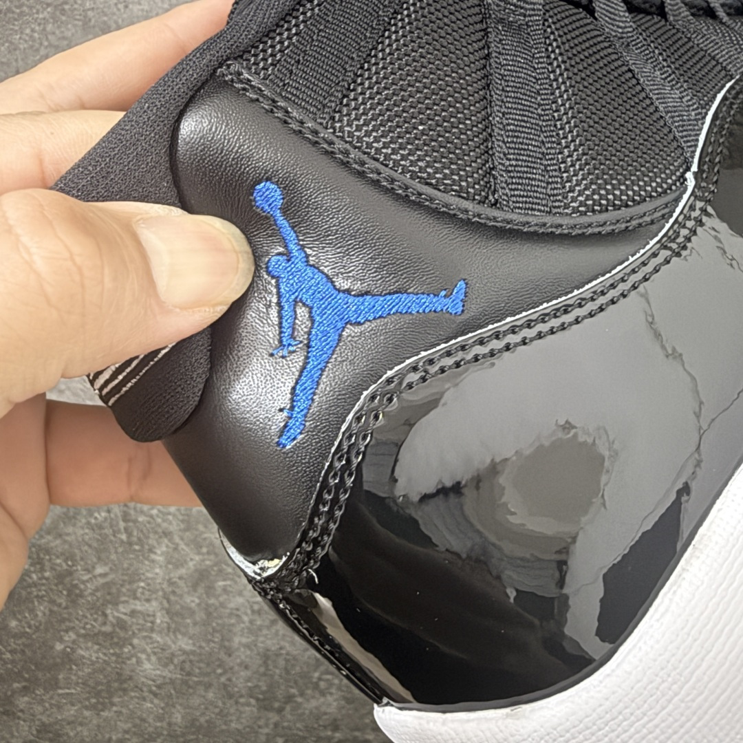 图片[2]-【原厂版】Air Jordan 11 “Space Jam”Black/Varsity Royal-White AJ11 复刻大灌篮 货号：CT8012-900   原楦原档案数据开模打造 原厂中底拉帮钢印 原厂漆皮 防冻不开裂 头层皮料 原装鞋撑 水晶大底正确色度色泽 原楦原数据刺绣 原厂车缝走线及对位 毫厘不差 飞人logo采用原数据电脑刺绣 原装正品碳纤维真实碳板 增强抗扭 原内标 原盒标 正确官方原盒 原厂防氧化水晶外底 原厂配套厂全掌solo气垫 尺码：36-47.5含半码-选品中心