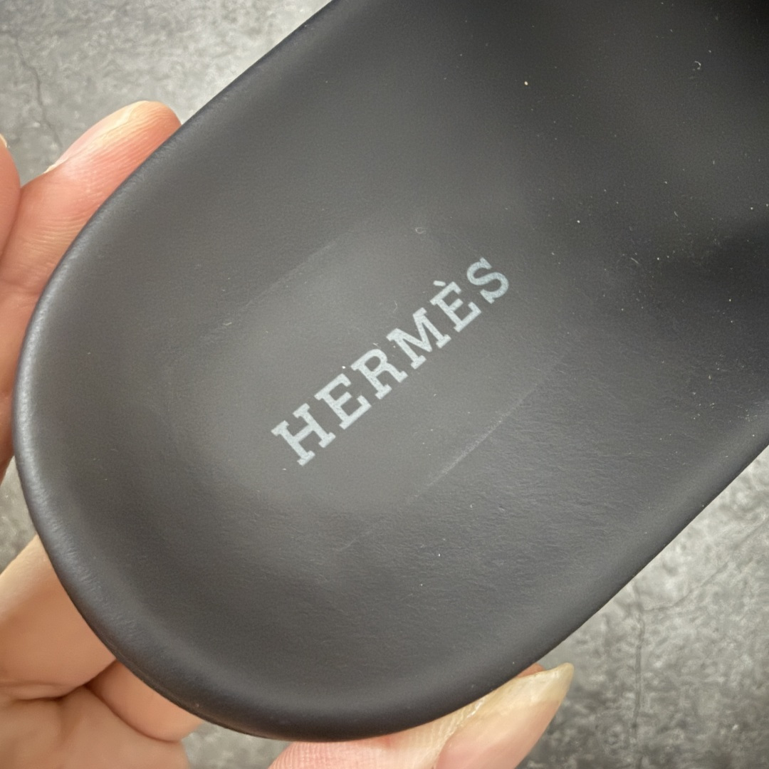 图片[3]-【佛山超A版】Hermes 二舅拖 爱马仕拖鞋 天花板顶奢版本 原版真皮面料 走线与原版一致 鞋型做工质感市场独一档 经典鞋型永不过时 不磨脚、不累足 面料： 意大利原版面料 内里： 原版牛皮 水台： 水晶羊皮包裹 鞋底： 天然tpu橡胶底 包装： 顶级专属品牌盒 尺码：35-46-选品中心