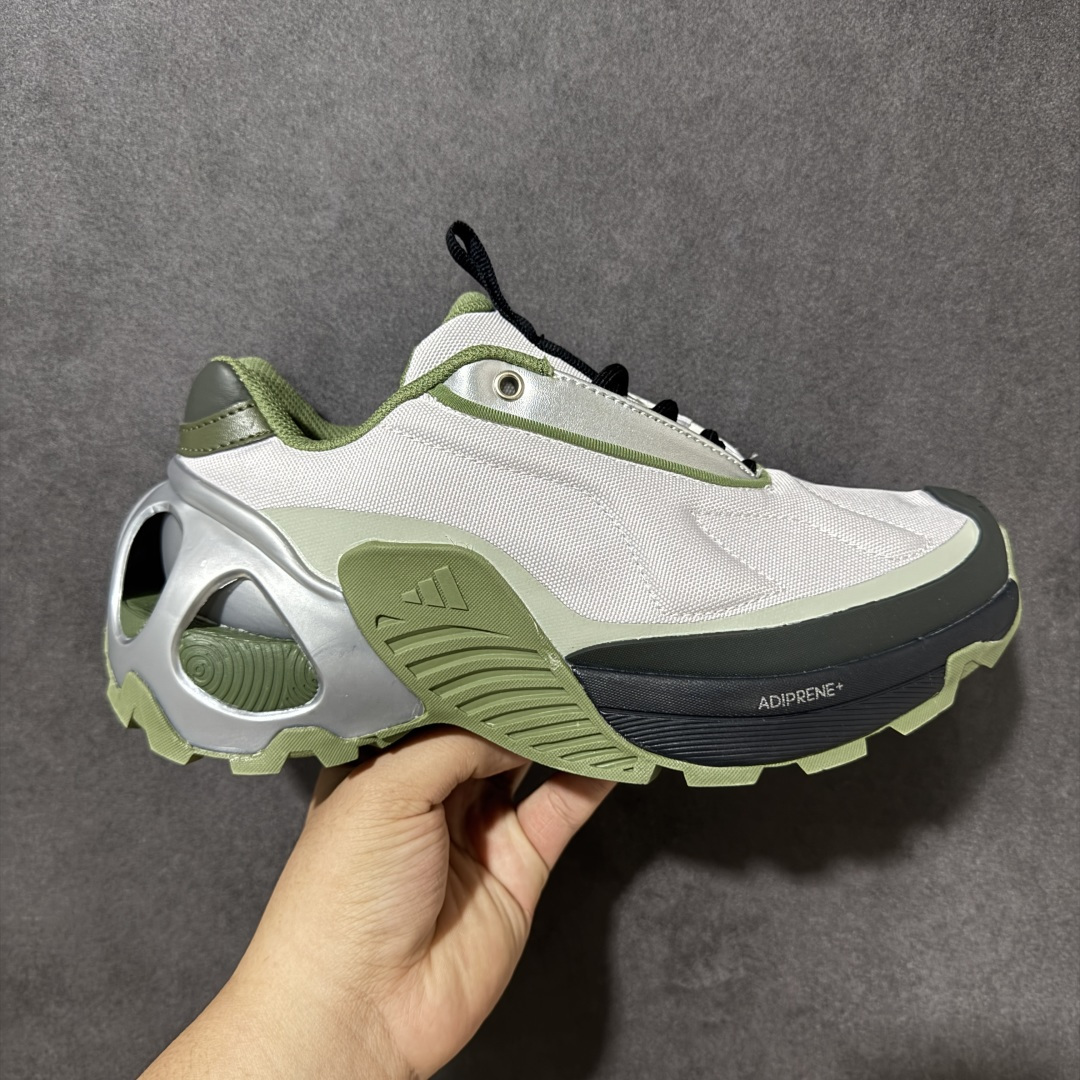 【公司级】阿迪达斯 Adidas Ozweego Adiprene 水管复古老爹鞋厚底增高老爹爹百搭慢跑鞋,鞋面透气织物与出众皮革相互拼接,营造丰富层次,中底 adiPRENE+ 则提供穿着过程中的优良支撑,进一步提升舒适度,特别之处在于后跟半透明导管加持,个性又独特!最后辅以醒目色调营造强烈视觉反差,不凡的吸睛效果让人过目难忘 。 尺码:40-45带半码-选品中心