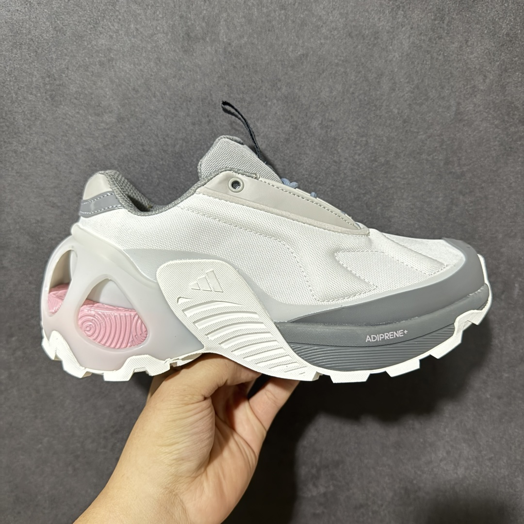 【公司级】阿迪达斯 Adidas Ozweego Adiprene 水管复古老爹鞋厚底增高老爹爹百搭慢跑鞋 鞋面透气织物与出众皮革相互拼接,营造丰富层次,中底 adiPRENE+ 则提供穿着过程中的优良支撑,进一步提升舒适度,特别之处在于后跟半透明导管加持,个性又独特!最后辅以醒目色调营造强烈视觉反差,不凡的吸睛效果让人过目难忘 。 尺码:36-40带半码-选品中心