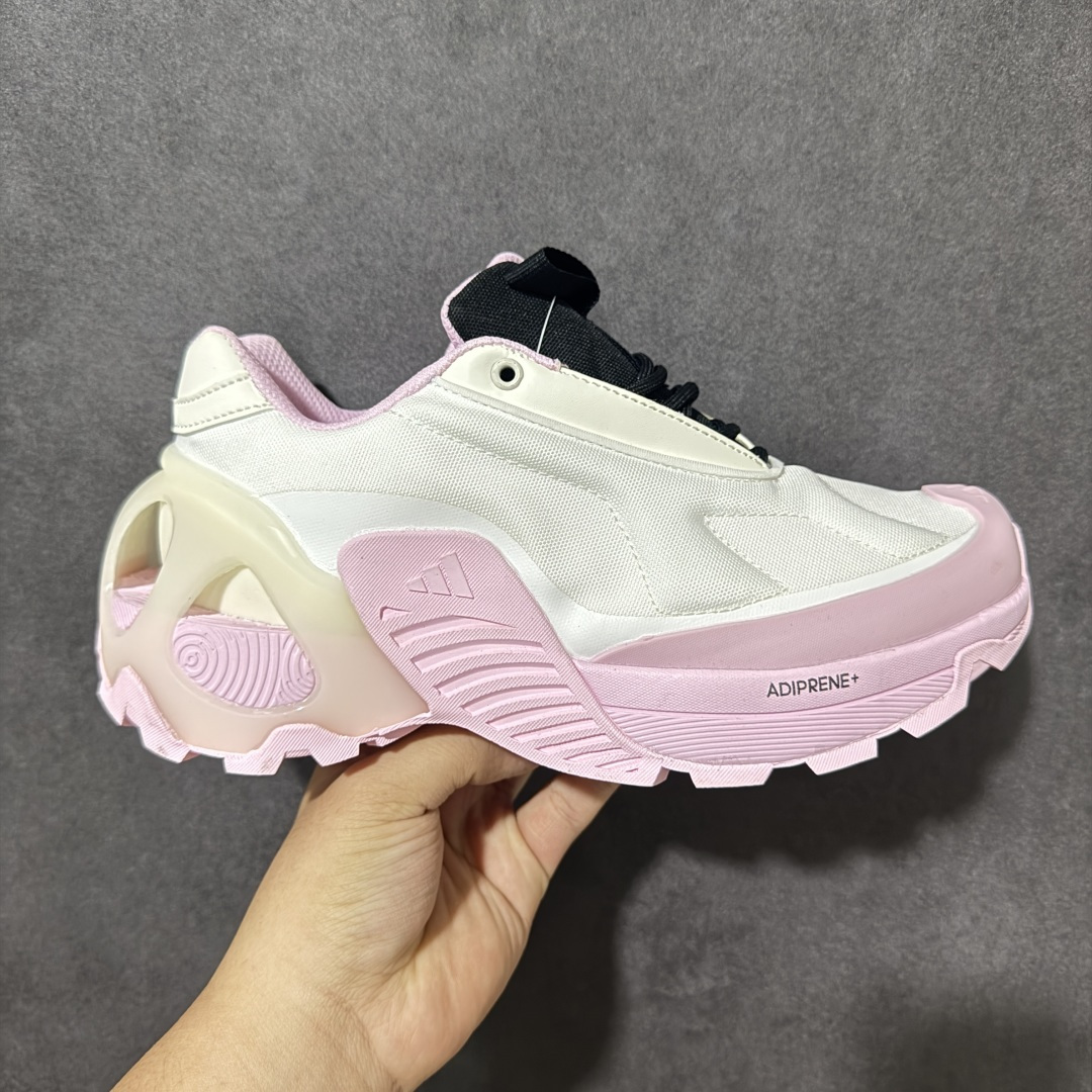 【公司级】阿迪达斯 Adidas Ozweego Adiprene 水管复古老爹鞋厚底增高老爹爹百搭慢跑鞋 鞋面透气织物与出众皮革相互拼接,营造丰富层次,中底 adiPRENE+ 则提供穿着过程中的优良支撑,进一步提升舒适度,特别之处在于后跟半透明导管加持,个性又独特!最后辅以醒目色调营造强烈视觉反差,不凡的吸睛效果让人过目难忘 。 尺码:36-40带半码-选品中心