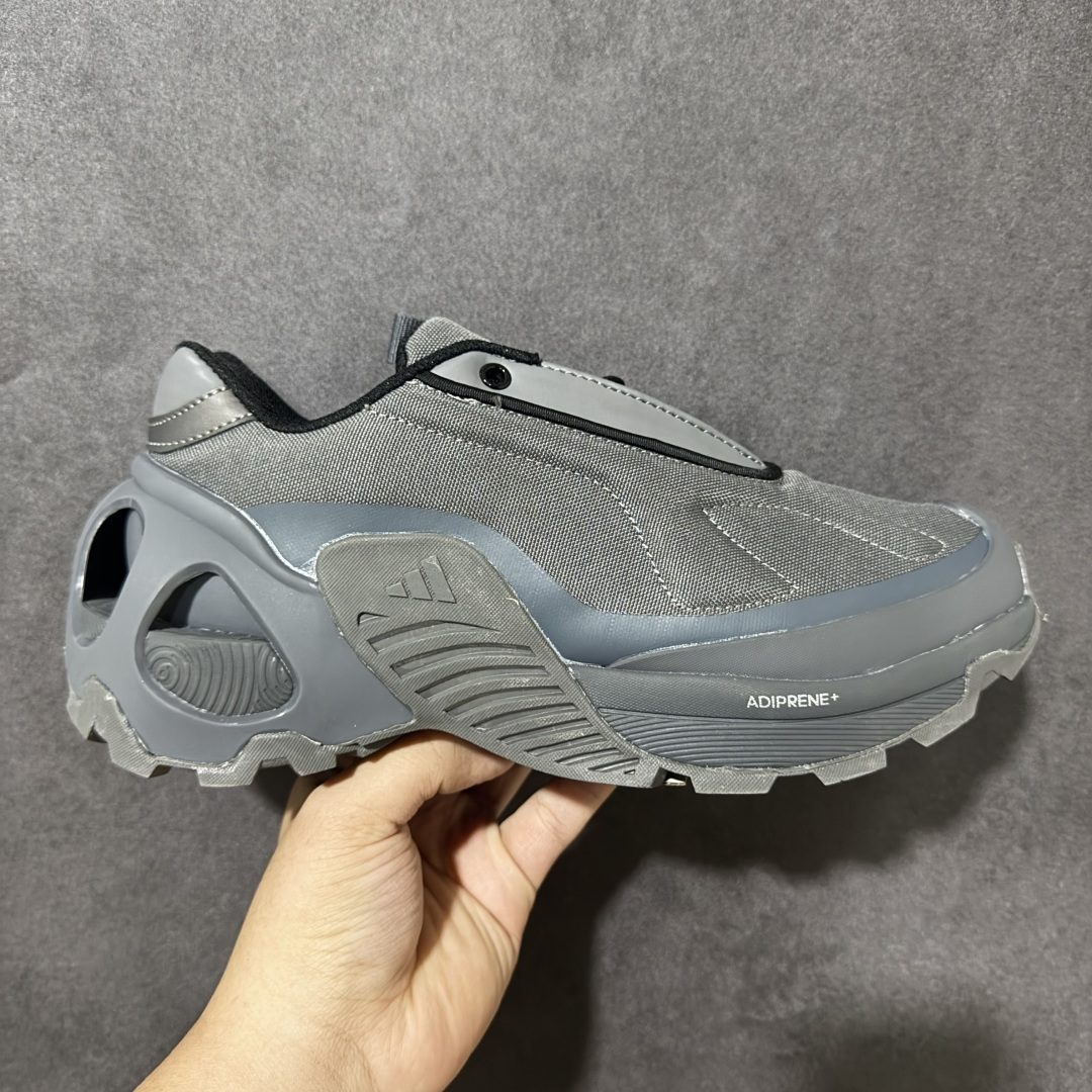 【公司级】阿迪达斯 Adidas Ozweego Adiprene 水管复古老爹鞋厚底增高老爹爹百搭慢跑鞋 鞋面透气织物与出众皮革相互拼接,营造丰富层次,中底 adiPRENE+ 则提供穿着过程中的优良支撑,进一步提升舒适度,特别之处在于后跟半透明导管加持,个性又独特!最后辅以醒目色调营造强烈视觉反差,不凡的吸睛效果让人过目难忘 。 尺码:40-45带半码-选品中心