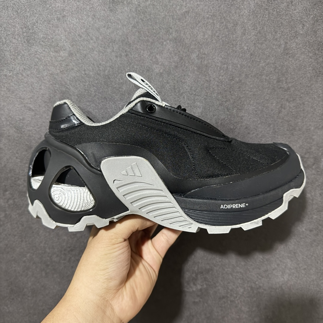 【公司级】阿迪达斯 Adidas Ozweego Adiprene 水管复古老爹鞋厚底增高老爹爹百搭慢跑鞋 鞋面透气织物与出众皮革相互拼接,营造丰富层次,中底 adiPRENE+ 则提供穿着过程中的优良支撑,进一步提升舒适度,特别之处在于后跟半透明导管加持,个性又独特!最后辅以醒目色调营造强烈视觉反差,不凡的吸睛效果让人过目难忘 。 尺码:40-45带半码-选品中心