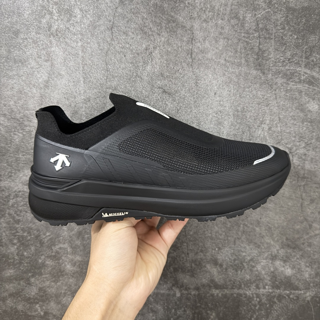 【性价比】迪桑特 Descente Primer SLIP-ON时尚简约一脚蹬 户外运动鞋 整双鞋子透气都很出色了,鞋面非常清透,米其林大底也是增强了防滑效果,可以说是轻快凉爽又很有功能性了。上班通勤和周末轻户外都是轻松拿捏。 尺码:39-45-选品中心