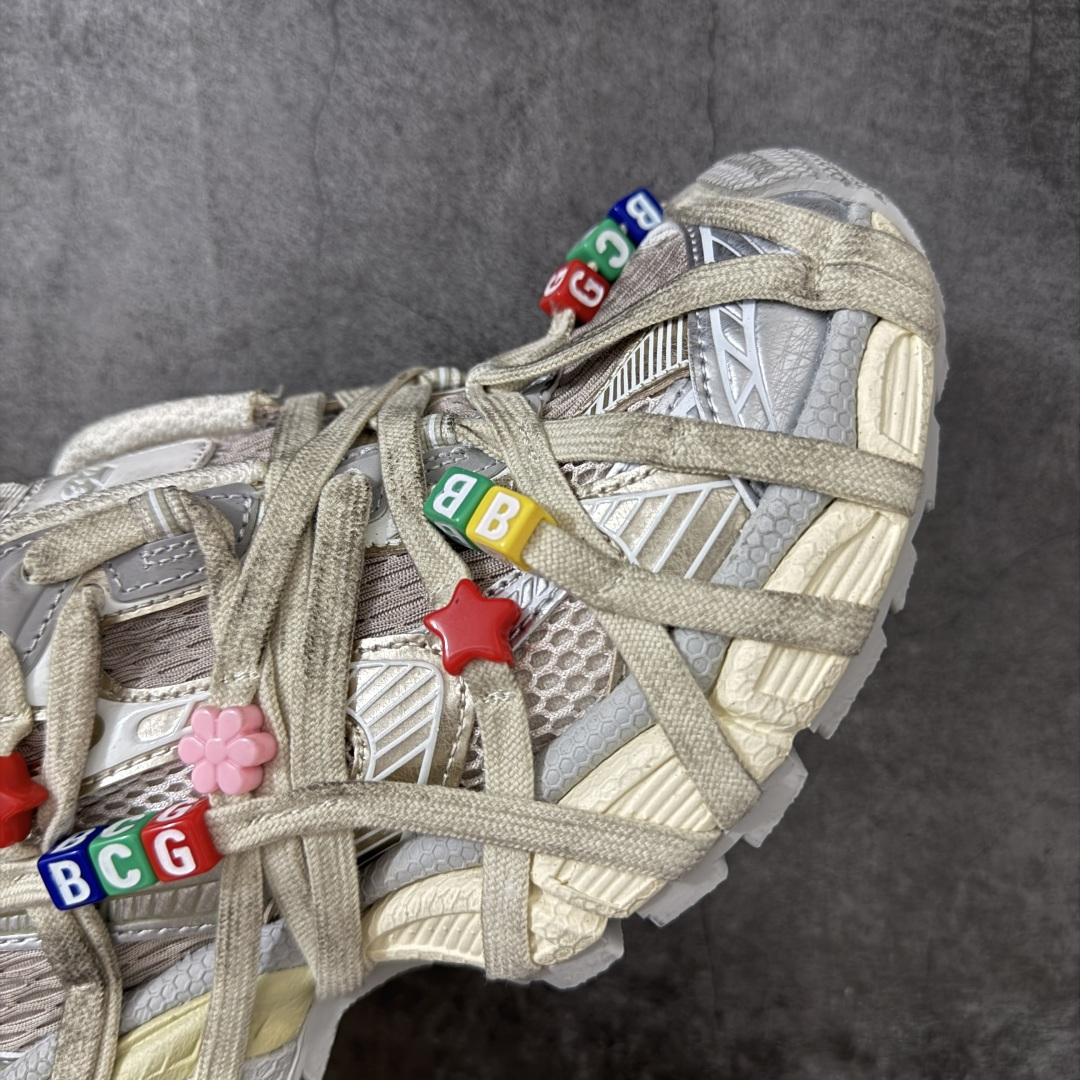 图片[6]-【XA纯原】BALENCIAGA 3XL Sneakers 巴黎世家十代网布系带低帮走秀复古老爹鞋 挂饰 串珠扣子配饰款 全新版本 全新顶端品质 全套原纸板楦头开发 最原汁原味的灵魂版型 全鞋荧光划线卡点 胶水把控整洁度追求极致完美 每一双都是工艺品 多重QC质检 超越公司货的品控标准 实实在在的免检产品 原盒原配 正确字体电绣 粗细、位置、大小正确 侧边TPU 透气孔匹配意产原版 正确分离大底 TPU软底 原版一致大底LOGO 立体感十足 原厂皮料水洗做旧 采购原厂网纱 不含皮革 网布材料和聚氨酯 磨损效果 鞋头边缘和后帮 Balenciaga 徽标 鞋面和后跟凸印尺码 鞋舌 3XL 橡胶品牌标识和反光细节 鞋帮拉袢和鞋舌拉祥 配反光细节 备用鞋带在鞋履前侧 可在穿着前取下 便于不同造型搭配 正常尺码 尺码：35 36 37 38 39 40 41 42 43 44 45 46-选品中心