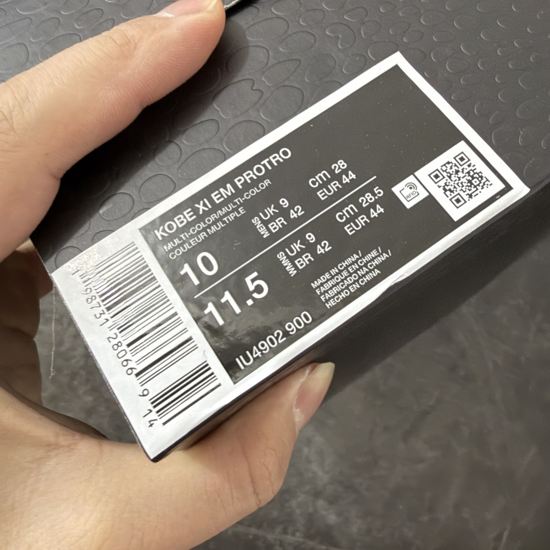 图片[11]-【S2纯原】NK Zoom Kobe 11 科比十一代 黑金 IU4902-900 React 科技鞋垫加持 实战配置直接拉满 原楦纸板开发 鞋身流线型、后跟塑形 区分土肥圆 原厂针织鞋面一针一线匹配原版 全身鞋材卡料色独家定制 唯一万针立体刺绣SWOOSH 真实底模最大48.5 实战利器 专供海外市场 尺码：40 40.5 41 42 42.5 43 44 44.5 45 46 47.5 48.5 （脚宽、脚胖 建议买大半码）-选品中心