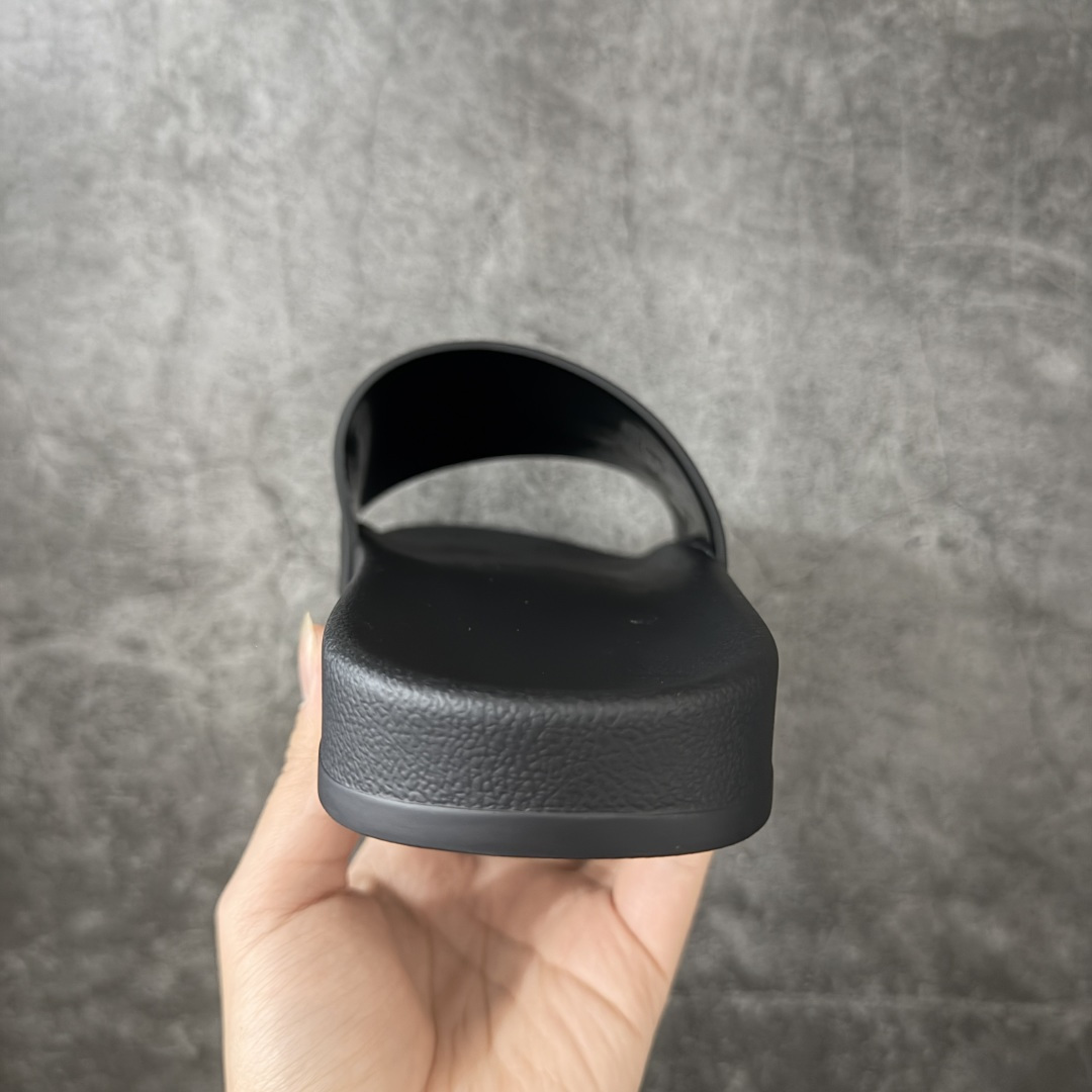 图片[4]-【外贸版本】Balenciaga 巴黎世家拖鞋 2025最新版印花 潮流到没边 原鞋购入开发 官方正确版 原装级头层牛皮 1：1裁剪 鞋面3D打印logo 凹凸感明显 原版一致细节 全码齐全 尺码：39 40 41 42 43 44 45 46-选品中心