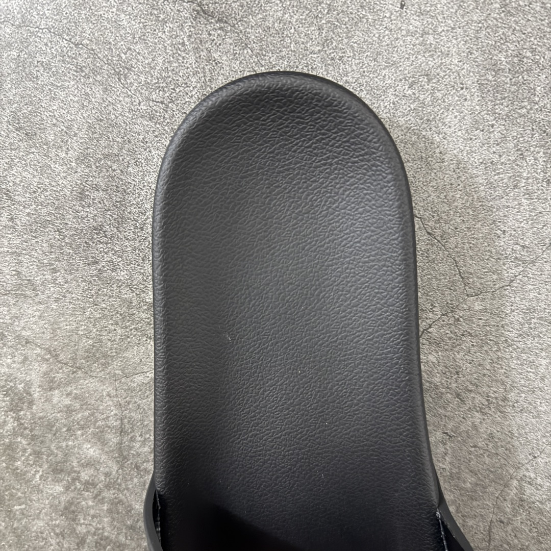 图片[7]-【外贸版本】Balenciaga 巴黎世家拖鞋 2025最新版印花 潮流到没边 原鞋购入开发 官方正确版 原装级头层牛皮 1：1裁剪 鞋面3D打印logo 凹凸感明显 原版一致细节 全码齐全 尺码：39 40 41 42 43 44 45 46-选品中心