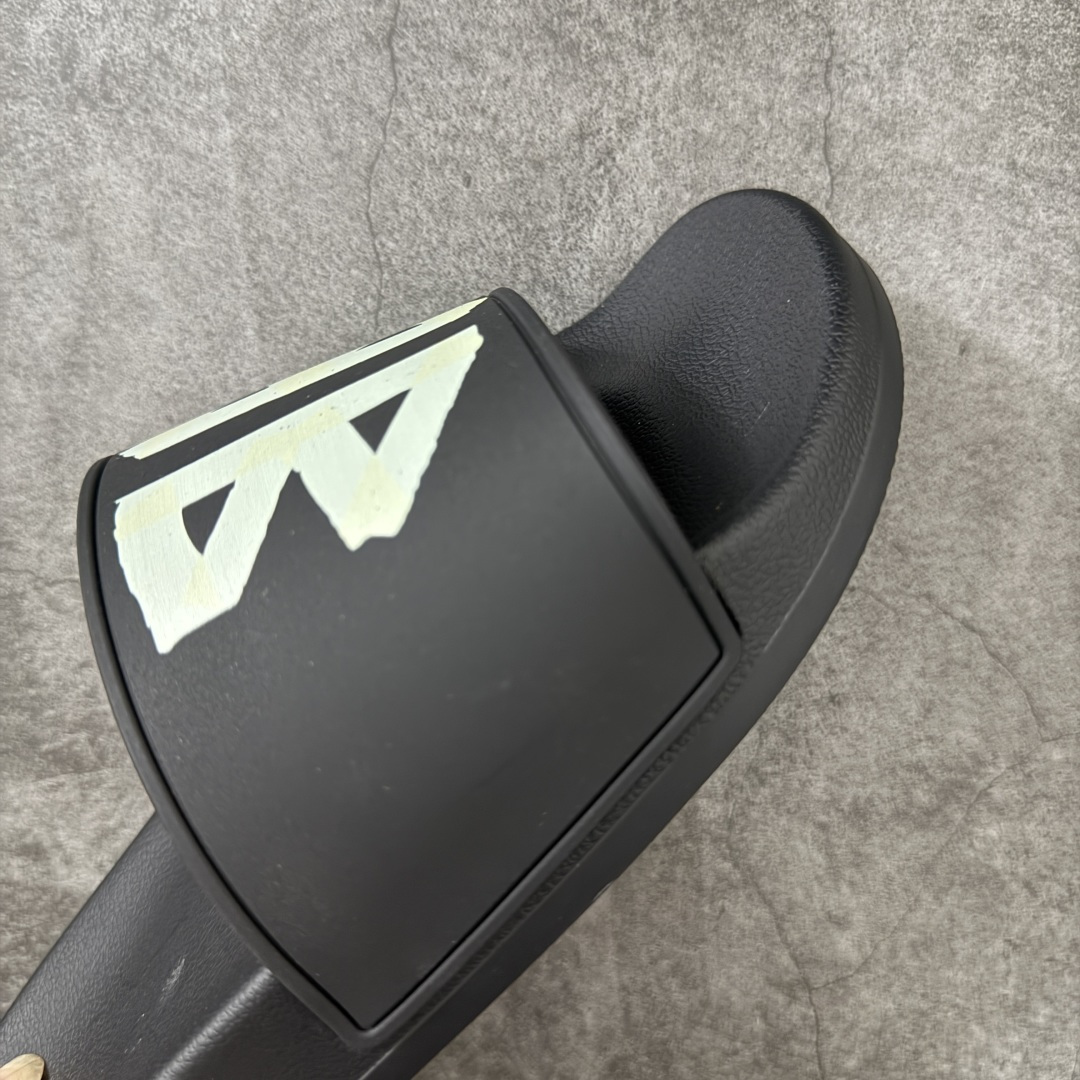 图片[6]-【外贸版本】Balenciaga 巴黎世家拖鞋 2025最新版印花 潮流到没边 原鞋购入开发 官方正确版 原装级头层牛皮 1：1裁剪 鞋面3D打印logo 凹凸感明显 原版一致细节 全码齐全 尺码：39 40 41 42 43 44 45 46-选品中心