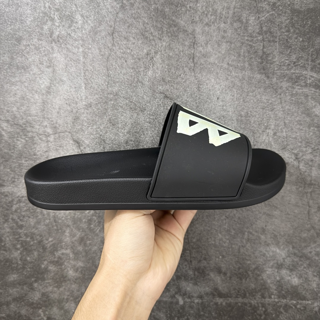 【外贸版本】Balenciaga 巴黎世家拖鞋 2025最新版印花 潮流到没边 原鞋购入开发 官方正确版 原装级头层牛皮 1:1裁剪 鞋面3D打印logo 凹凸感明显 原版一致细节 全码齐全 尺码:39 40 41 42 43 44 45 46-选品中心