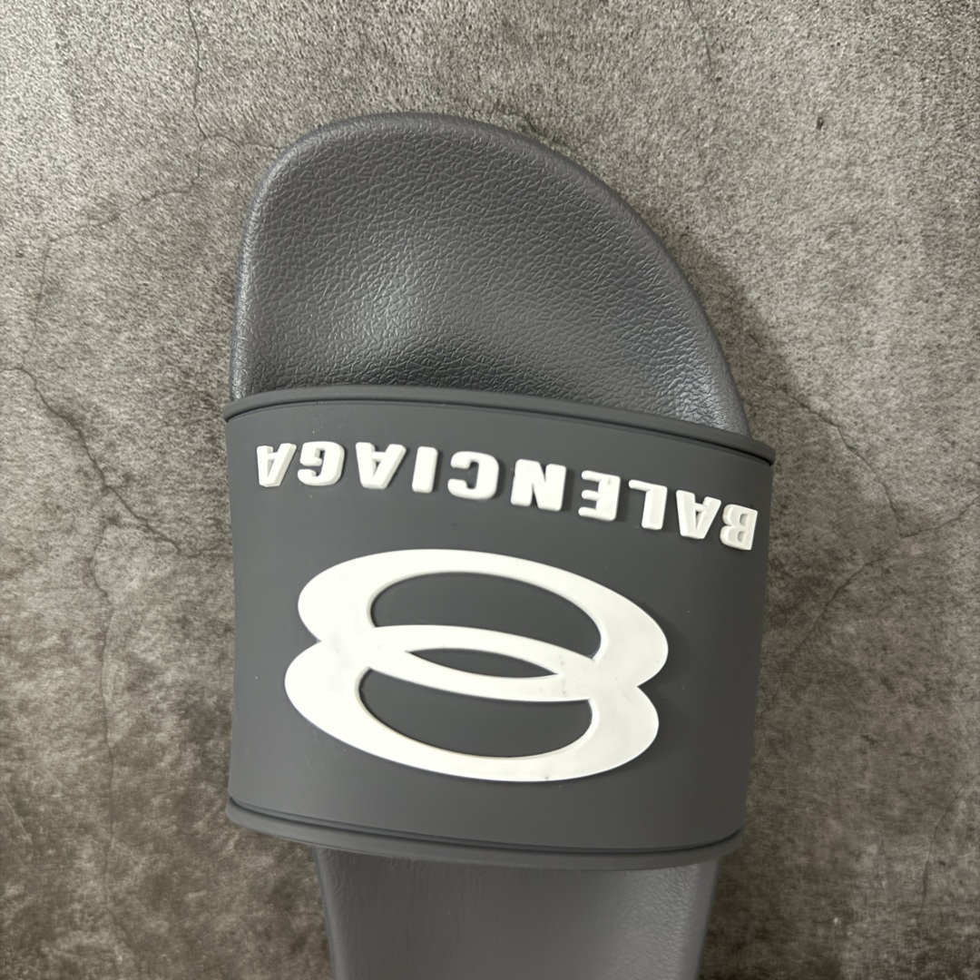 图片[5]-【外贸版本】Balenciaga 巴黎世家拖鞋 2025最新版印花 潮流到没边 原鞋购入开发 官方正确版 原装级头层牛皮 1：1裁剪 鞋面3D打印logo 凹凸感明显 原版一致细节 全码齐全 尺码：39 40 41 42 43 44 45 46-选品中心