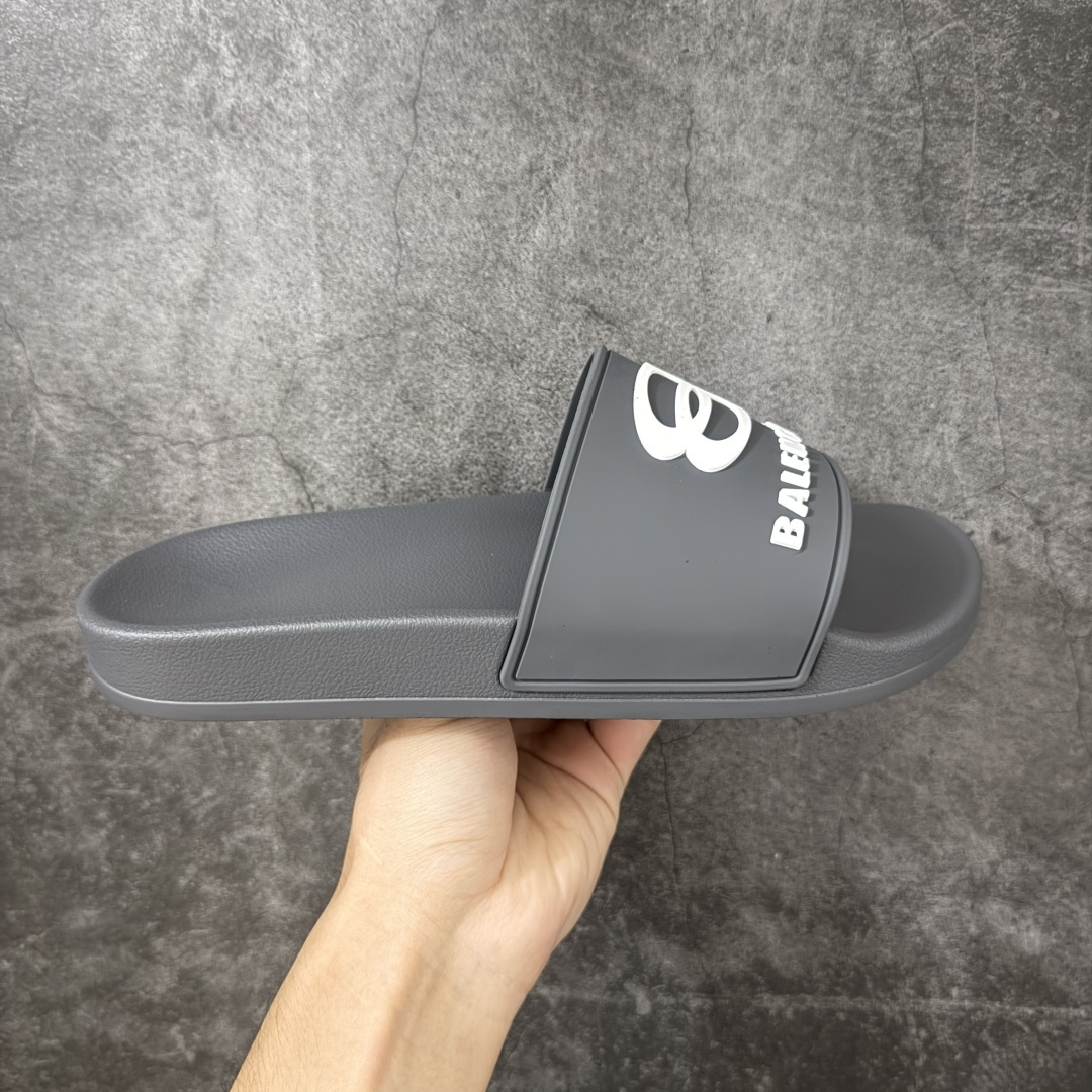 【外贸版本】Balenciaga 巴黎世家拖鞋 2025最新版印花 潮流到没边 原鞋购入开发 官方正确版 原装级头层牛皮 1:1裁剪 鞋面3D打印logo 凹凸感明显 原版一致细节 全码齐全 尺码:39 40 41 42 43 44 45 46-选品中心