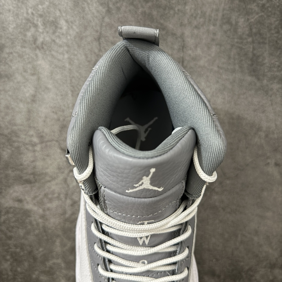 图片[8]-【XP纯原版】Air Jordan AJ12 Retro 潮流 中帮 复古篮球鞋 灰白 CT8013-015 市场唯一附带GOAT授权卡 各细节正确 原楦原纸板开发 原汁原味12代鞋型 进口原厂皮料 超软荔枝皮 质感满分 原厂碳板 原装材料 原厂定制金属扣 原厂电绣 支持与公司货全方位对比 只服务于5%懂鞋的高端客户 发国外可支持各种retail商店充正寄售 尺码：40 40.5 41 42 42.5 43 44 44.5 45 45.5 46 47.5-选品中心