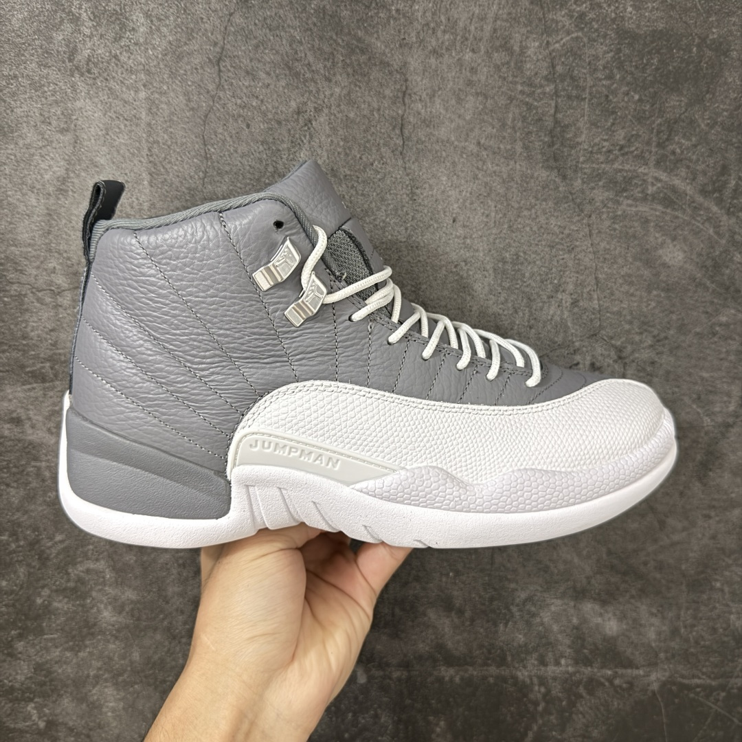 【XP纯原版】Air Jordan AJ12 Retro 潮流 中帮 复古篮球鞋 灰白 CT8013-015 市场唯一附带GOAT授权卡 各细节正确 原楦原纸板开发 原汁原味12代鞋型 进口原厂皮料 超软荔枝皮 质感满分 原厂碳板 原装材料 原厂定制金属扣 原厂电绣 支持与公司货全方位对比 只服务于5%懂鞋的高端客户 发国外可支持各种retail商店充正寄售 尺码:40 40.5 41 42 42.5 43 44 44.5 45 45.5 46 47.5-选品中心