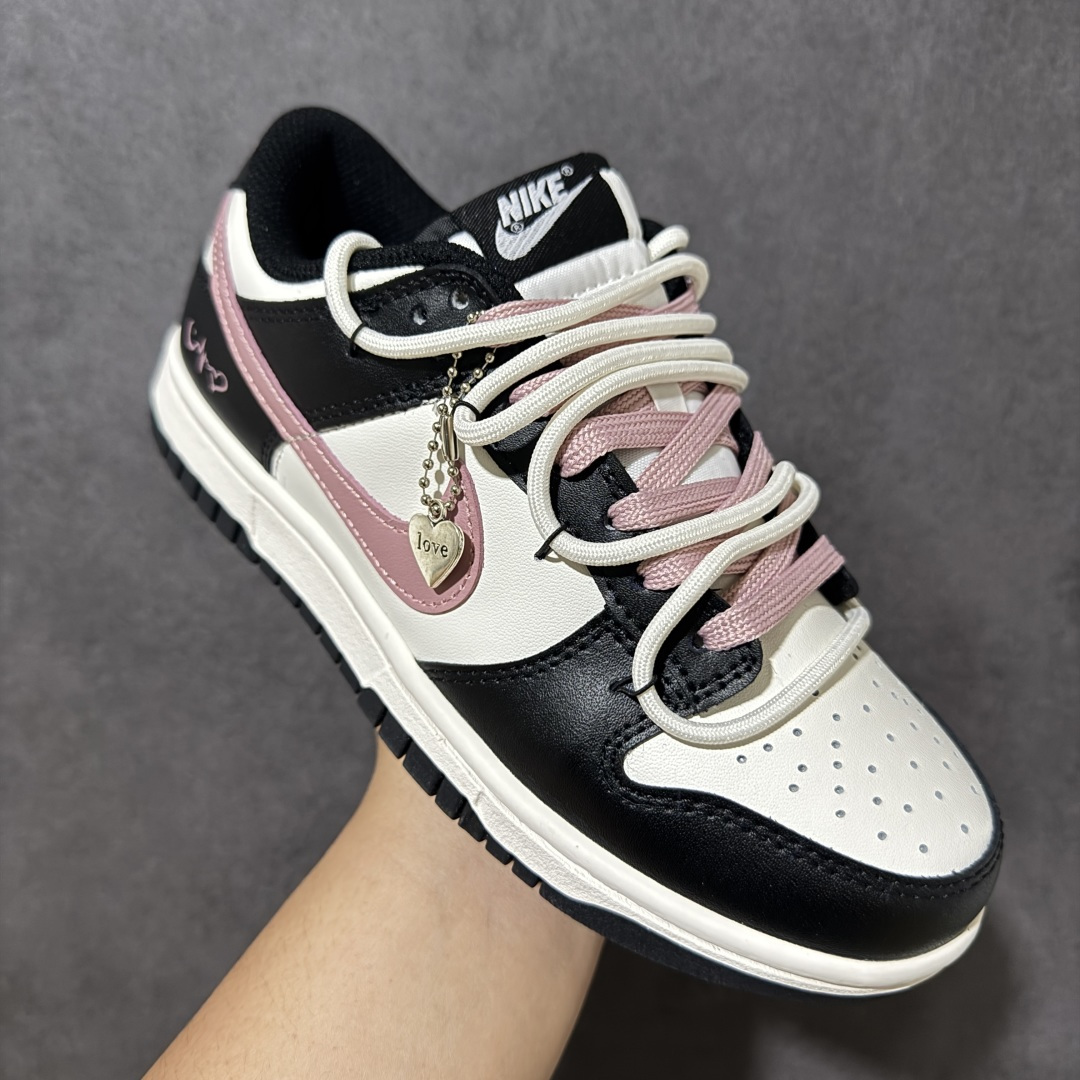 图片[3]-【定制版】Nike SB Dunk Low 黑粉绑带 低帮休闲板鞋 CW1590-100  #定制鞋盒 超高清洁度 皮料切割干净无任何毛边 细节完美   尺码：35.5 36 36.5 37.5 38 38.5 39 40-选品中心