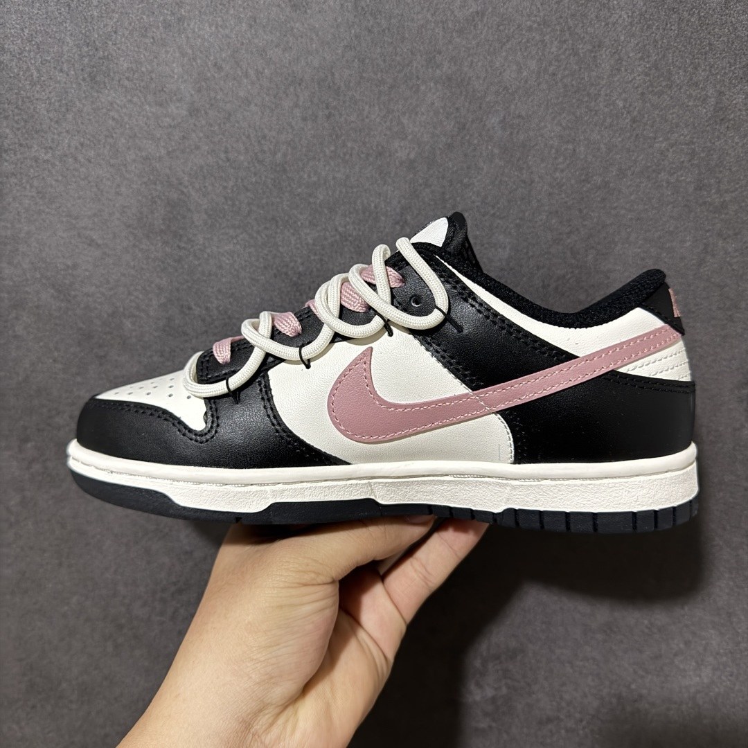 图片[2]-【定制版】Nike SB Dunk Low 黑粉绑带 低帮休闲板鞋 CW1590-100  #定制鞋盒 超高清洁度 皮料切割干净无任何毛边 细节完美   尺码：35.5 36 36.5 37.5 38 38.5 39 40-选品中心