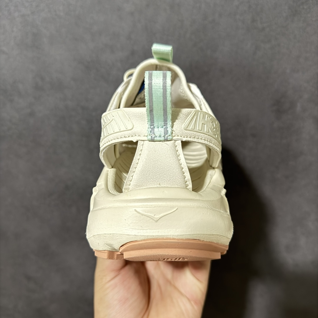 图片[4]-【PE纯原版】HOKA One One Hopara Sandals 霍帕拉系列水路两用溯溪涉水休闲户外露营凉鞋 作为先锋品牌的 HOKA ONE ONE总是以独特的方式 HOPA RA是一款溯溪鞋 又名排水鞋 可长期用于涉水和溯溪 保护脚底和脚趾的安全和舒适 鞋面材料速干 透气 耐磨 鞋底防滑 耐磨 抓地能力强 出于安全考虑 设计要求较高 涉水溯溪过程中 水 泥沙 可以直接从鞋内大孔排出 细纹鞋底使在岩石上抓地能力强 避免打滑 而上路后 鞋面具有快干透气等优点 尺码：36 36.5 37.5 38 39 40 40.5 41 42 42.5 43 44 45-选品中心