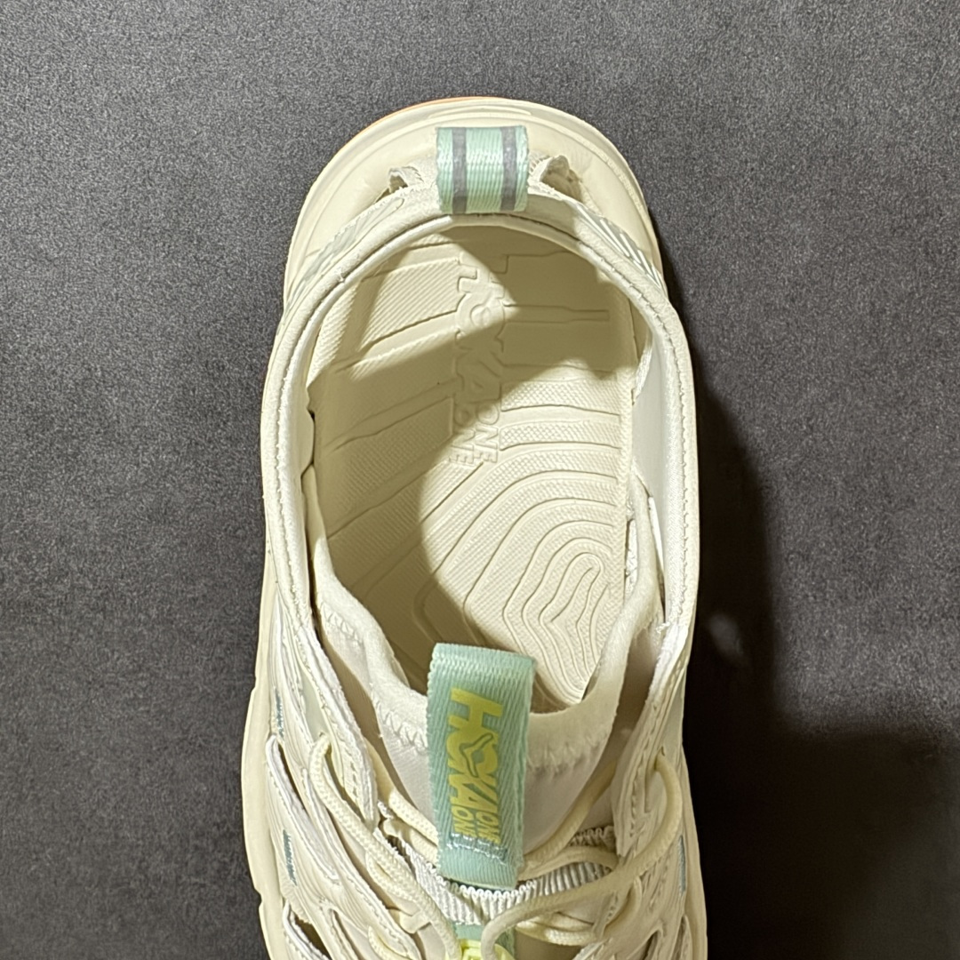 图片[6]-【PE纯原版】HOKA One One Hopara Sandals 霍帕拉系列水路两用溯溪涉水休闲户外露营凉鞋 作为先锋品牌的 HOKA ONE ONE总是以独特的方式 HOPA RA是一款溯溪鞋 又名排水鞋 可长期用于涉水和溯溪 保护脚底和脚趾的安全和舒适 鞋面材料速干 透气 耐磨 鞋底防滑 耐磨 抓地能力强 出于安全考虑 设计要求较高 涉水溯溪过程中 水 泥沙 可以直接从鞋内大孔排出 细纹鞋底使在岩石上抓地能力强 避免打滑 而上路后 鞋面具有快干透气等优点 尺码：36 36.5 37.5 38 39 40 40.5 41 42 42.5 43 44 45-选品中心