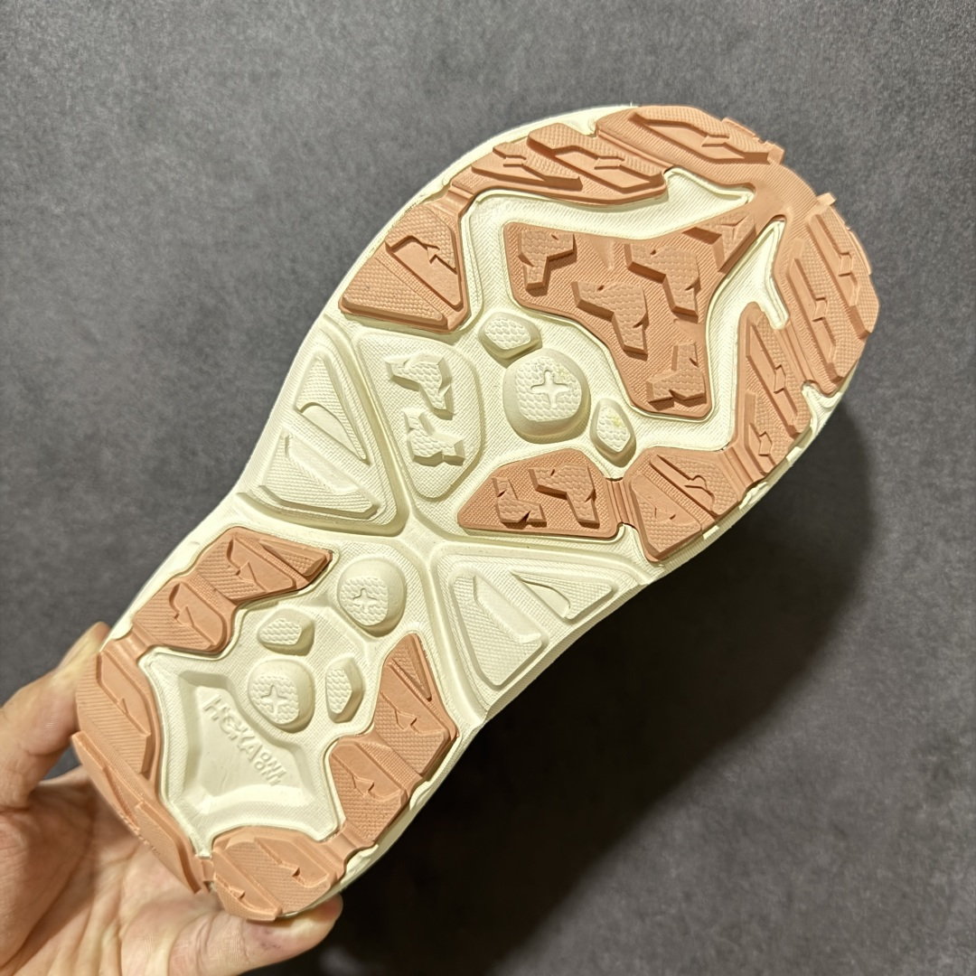 图片[9]-【PE纯原版】HOKA One One Hopara Sandals 霍帕拉系列水路两用溯溪涉水休闲户外露营凉鞋 作为先锋品牌的 HOKA ONE ONE总是以独特的方式 HOPA RA是一款溯溪鞋 又名排水鞋 可长期用于涉水和溯溪 保护脚底和脚趾的安全和舒适 鞋面材料速干 透气 耐磨 鞋底防滑 耐磨 抓地能力强 出于安全考虑 设计要求较高 涉水溯溪过程中 水 泥沙 可以直接从鞋内大孔排出 细纹鞋底使在岩石上抓地能力强 避免打滑 而上路后 鞋面具有快干透气等优点 尺码：36 36.5 37.5 38 39 40 40.5 41 42 42.5 43 44 45-选品中心