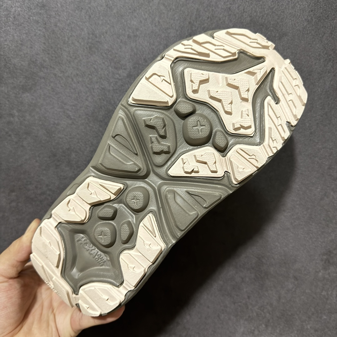 图片[9]-【PE纯原版】HOKA One One Hopara Sandals 霍帕拉系列水路两用溯溪涉水休闲户外露营凉鞋 作为先锋品牌的 HOKA ONE ONE总是以独特的方式 HOPA RA是一款溯溪鞋 又名排水鞋 可长期用于涉水和溯溪 保护脚底和脚趾的安全和舒适 鞋面材料速干 透气 耐磨 鞋底防滑 耐磨 抓地能力强 出于安全考虑 设计要求较高 涉水溯溪过程中 水 泥沙 可以直接从鞋内大孔排出 细纹鞋底使在岩石上抓地能力强 避免打滑 而上路后 鞋面具有快干透气等优点 尺码：36 36.5 37.5 38 39 40 40.5 41 42 42.5 43 44 45-选品中心