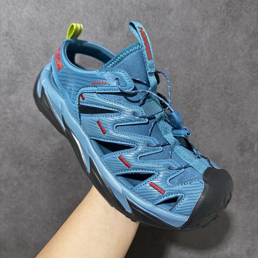 图片[3]-【PE纯原版】HOKA One One Hopara Sandals 霍帕拉系列水路两用溯溪涉水休闲户外露营凉鞋 作为先锋品牌的 HOKA ONE ONE总是以独特的方式 HOPA RA是一款溯溪鞋 又名排水鞋 可长期用于涉水和溯溪 保护脚底和脚趾的安全和舒适 鞋面材料速干 透气 耐磨 鞋底防滑 耐磨 抓地能力强 出于安全考虑 设计要求较高 涉水溯溪过程中 水 泥沙 可以直接从鞋内大孔排出 细纹鞋底使在岩石上抓地能力强 避免打滑 而上路后 鞋面具有快干透气等优点 尺码：36 36.5 37.5 38 39 40 40.5 41 42 42.5 43 44 45-选品中心