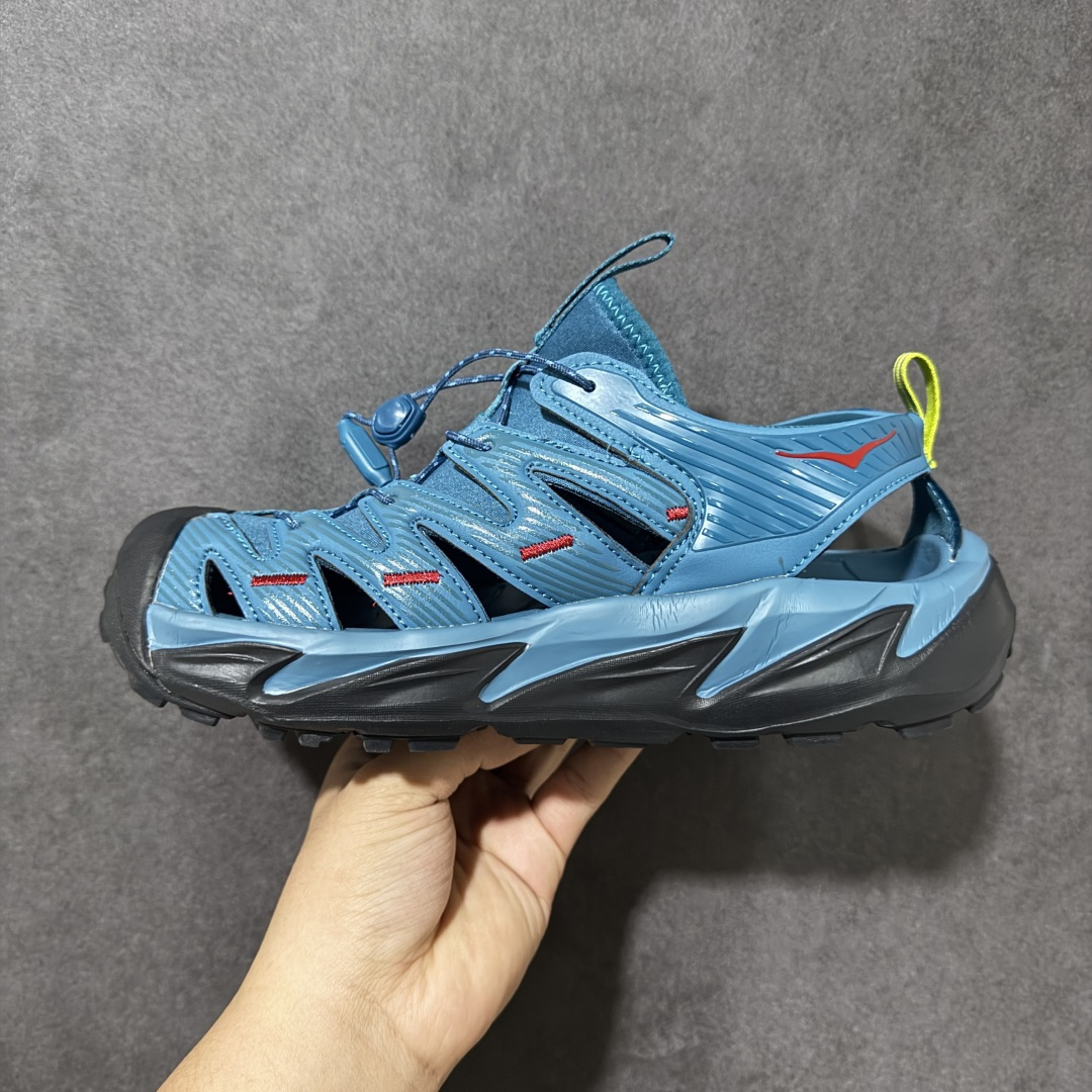 图片[2]-【PE纯原版】HOKA One One Hopara Sandals 霍帕拉系列水路两用溯溪涉水休闲户外露营凉鞋 作为先锋品牌的 HOKA ONE ONE总是以独特的方式 HOPA RA是一款溯溪鞋 又名排水鞋 可长期用于涉水和溯溪 保护脚底和脚趾的安全和舒适 鞋面材料速干 透气 耐磨 鞋底防滑 耐磨 抓地能力强 出于安全考虑 设计要求较高 涉水溯溪过程中 水 泥沙 可以直接从鞋内大孔排出 细纹鞋底使在岩石上抓地能力强 避免打滑 而上路后 鞋面具有快干透气等优点 尺码：36 36.5 37.5 38 39 40 40.5 41 42 42.5 43 44 45-选品中心