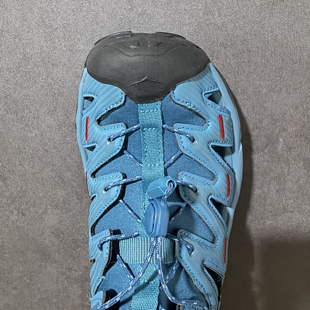 图片[5]-【PE纯原版】HOKA One One Hopara Sandals 霍帕拉系列水路两用溯溪涉水休闲户外露营凉鞋 作为先锋品牌的 HOKA ONE ONE总是以独特的方式 HOPA RA是一款溯溪鞋 又名排水鞋 可长期用于涉水和溯溪 保护脚底和脚趾的安全和舒适 鞋面材料速干 透气 耐磨 鞋底防滑 耐磨 抓地能力强 出于安全考虑 设计要求较高 涉水溯溪过程中 水 泥沙 可以直接从鞋内大孔排出 细纹鞋底使在岩石上抓地能力强 避免打滑 而上路后 鞋面具有快干透气等优点 尺码：36 36.5 37.5 38 39 40 40.5 41 42 42.5 43 44 45-选品中心