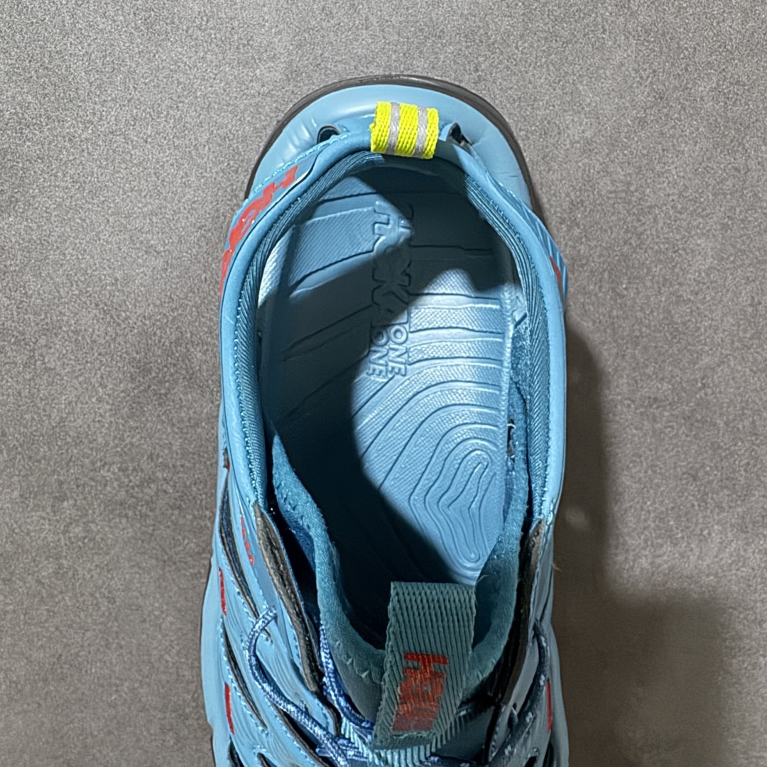 图片[6]-【PE纯原版】HOKA One One Hopara Sandals 霍帕拉系列水路两用溯溪涉水休闲户外露营凉鞋 作为先锋品牌的 HOKA ONE ONE总是以独特的方式 HOPA RA是一款溯溪鞋 又名排水鞋 可长期用于涉水和溯溪 保护脚底和脚趾的安全和舒适 鞋面材料速干 透气 耐磨 鞋底防滑 耐磨 抓地能力强 出于安全考虑 设计要求较高 涉水溯溪过程中 水 泥沙 可以直接从鞋内大孔排出 细纹鞋底使在岩石上抓地能力强 避免打滑 而上路后 鞋面具有快干透气等优点 尺码：36 36.5 37.5 38 39 40 40.5 41 42 42.5 43 44 45-选品中心