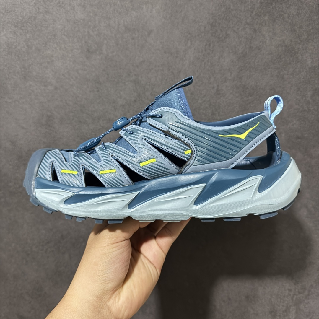 图片[2]-【PE纯原版】HOKA One One Hopara Sandals 霍帕拉系列水路两用溯溪涉水休闲户外露营凉鞋 作为先锋品牌的 HOKA ONE ONE总是以独特的方式 HOPA RA是一款溯溪鞋 又名排水鞋 可长期用于涉水和溯溪 保护脚底和脚趾的安全和舒适 鞋面材料速干 透气 耐磨 鞋底防滑 耐磨 抓地能力强 出于安全考虑 设计要求较高 涉水溯溪过程中 水 泥沙 可以直接从鞋内大孔排出 细纹鞋底使在岩石上抓地能力强 避免打滑 而上路后 鞋面具有快干透气等优点 尺码：36 36.5 37.5 38 39 40 40.5 41 42 42.5 43 44 45-选品中心