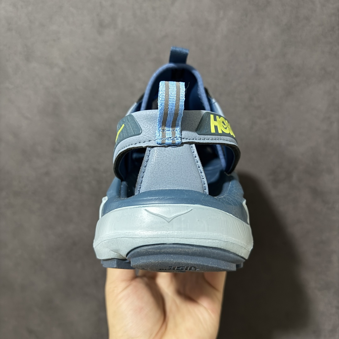 图片[4]-【PE纯原版】HOKA One One Hopara Sandals 霍帕拉系列水路两用溯溪涉水休闲户外露营凉鞋 作为先锋品牌的 HOKA ONE ONE总是以独特的方式 HOPA RA是一款溯溪鞋 又名排水鞋 可长期用于涉水和溯溪 保护脚底和脚趾的安全和舒适 鞋面材料速干 透气 耐磨 鞋底防滑 耐磨 抓地能力强 出于安全考虑 设计要求较高 涉水溯溪过程中 水 泥沙 可以直接从鞋内大孔排出 细纹鞋底使在岩石上抓地能力强 避免打滑 而上路后 鞋面具有快干透气等优点 尺码：36 36.5 37.5 38 39 40 40.5 41 42 42.5 43 44 45-选品中心