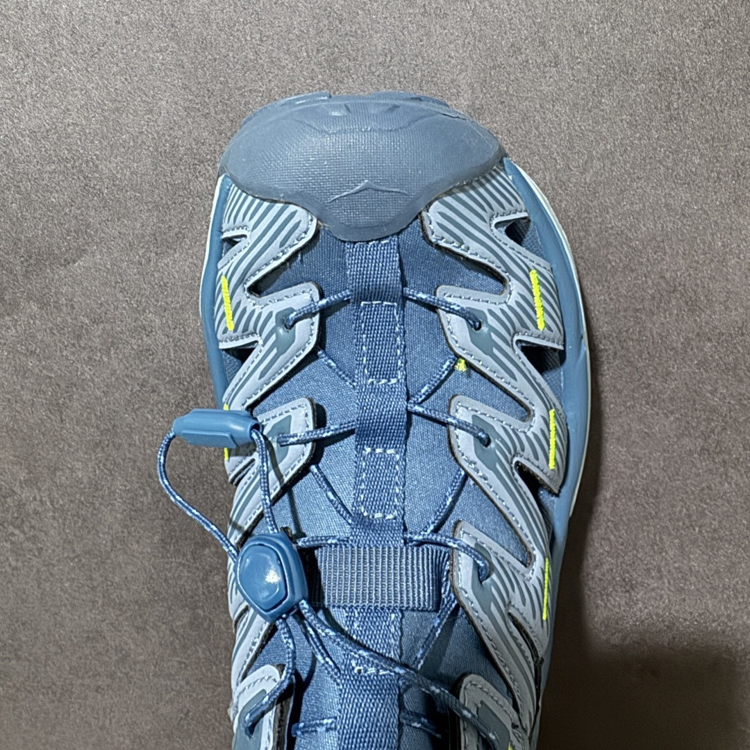 图片[5]-【PE纯原版】HOKA One One Hopara Sandals 霍帕拉系列水路两用溯溪涉水休闲户外露营凉鞋 作为先锋品牌的 HOKA ONE ONE总是以独特的方式 HOPA RA是一款溯溪鞋 又名排水鞋 可长期用于涉水和溯溪 保护脚底和脚趾的安全和舒适 鞋面材料速干 透气 耐磨 鞋底防滑 耐磨 抓地能力强 出于安全考虑 设计要求较高 涉水溯溪过程中 水 泥沙 可以直接从鞋内大孔排出 细纹鞋底使在岩石上抓地能力强 避免打滑 而上路后 鞋面具有快干透气等优点 尺码：36 36.5 37.5 38 39 40 40.5 41 42 42.5 43 44 45-选品中心