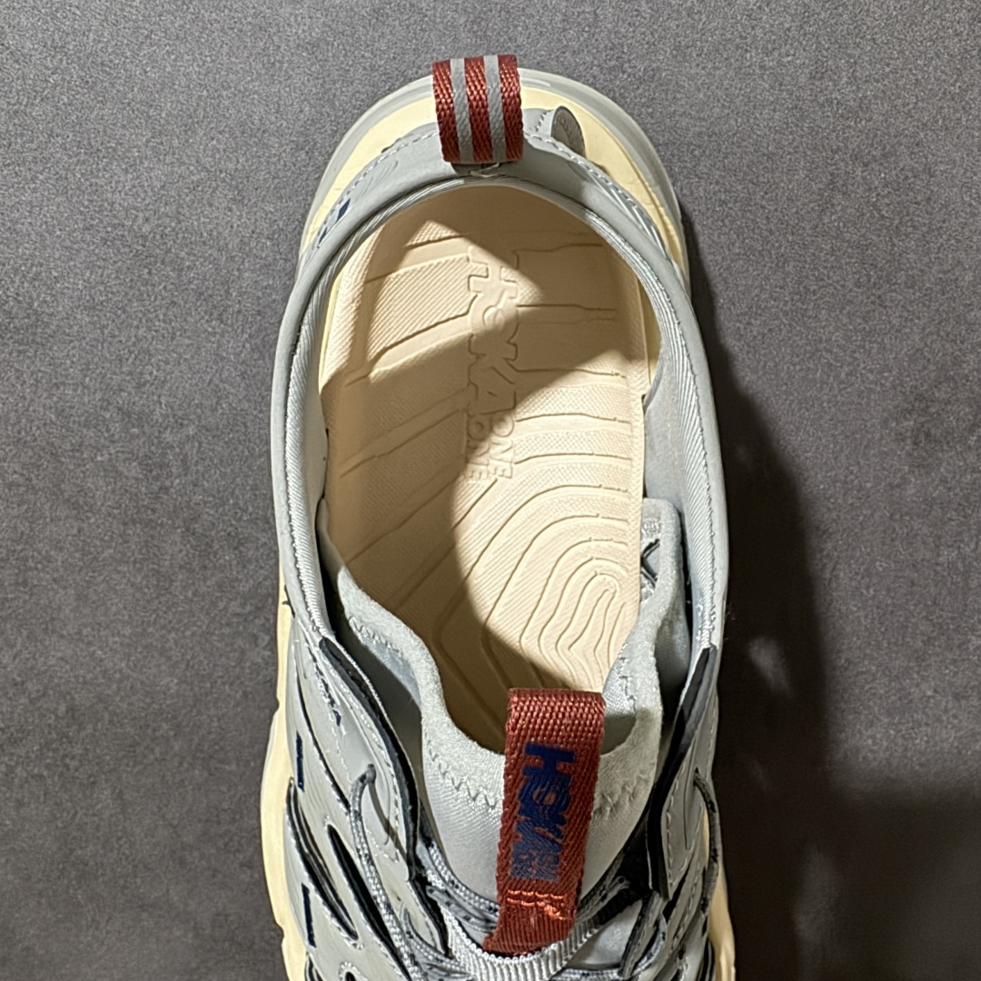 图片[6]-【PE纯原版】HOKA One One Hopara Sandals 霍帕拉系列水路两用溯溪涉水休闲户外露营凉鞋 作为先锋品牌的 HOKA ONE ONE总是以独特的方式 HOPA RA是一款溯溪鞋 又名排水鞋 可长期用于涉水和溯溪 保护脚底和脚趾的安全和舒适 鞋面材料速干 透气 耐磨 鞋底防滑 耐磨 抓地能力强 出于安全考虑 设计要求较高 涉水溯溪过程中 水 泥沙 可以直接从鞋内大孔排出 细纹鞋底使在岩石上抓地能力强 避免打滑 而上路后 鞋面具有快干透气等优点 尺码：36 36.5 37.5 38 39 40 40.5 41 42 42.5 43 44 45-选品中心