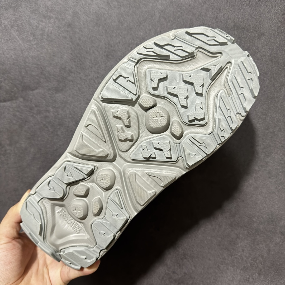 图片[9]-【PE纯原版】HOKA One One Hopara Sandals 霍帕拉系列水路两用溯溪涉水休闲户外露营凉鞋 作为先锋品牌的 HOKA ONE ONE总是以独特的方式 HOPA RA是一款溯溪鞋 又名排水鞋 可长期用于涉水和溯溪 保护脚底和脚趾的安全和舒适 鞋面材料速干 透气 耐磨 鞋底防滑 耐磨 抓地能力强 出于安全考虑 设计要求较高 涉水溯溪过程中 水 泥沙 可以直接从鞋内大孔排出 细纹鞋底使在岩石上抓地能力强 避免打滑 而上路后 鞋面具有快干透气等优点 尺码：36 36.5 37.5 38 39 40 40.5 41 42 42.5 43 44 45-选品中心