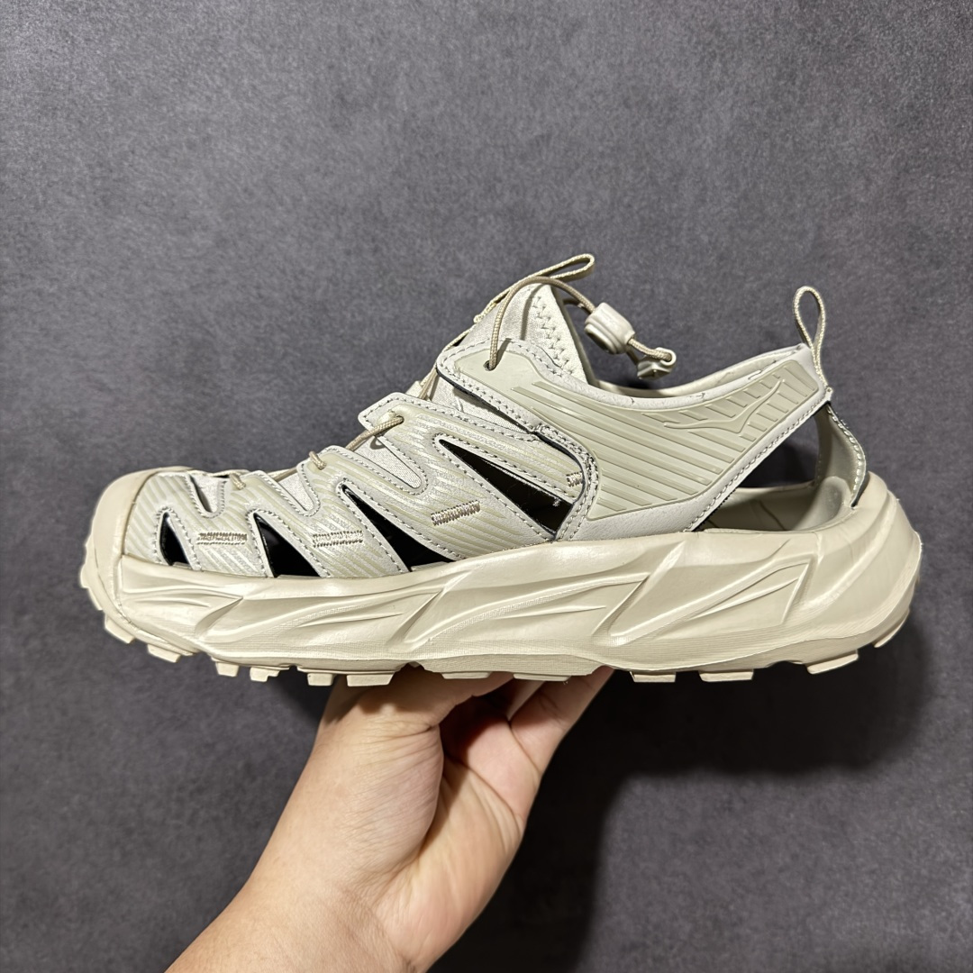 图片[2]-【PE纯原版】HOKA One One Hopara Sandals 霍帕拉系列水路两用溯溪涉水休闲户外露营凉鞋 作为先锋品牌的 HOKA ONE ONE总是以独特的方式 HOPA RA是一款溯溪鞋 又名排水鞋 可长期用于涉水和溯溪 保护脚底和脚趾的安全和舒适 鞋面材料速干 透气 耐磨 鞋底防滑 耐磨 抓地能力强 出于安全考虑 设计要求较高 涉水溯溪过程中 水 泥沙 可以直接从鞋内大孔排出 细纹鞋底使在岩石上抓地能力强 避免打滑 而上路后 鞋面具有快干透气等优点 尺码：36 36.5 37.5 38 39 40 40.5 41 42 42.5 43 44 45-选品中心