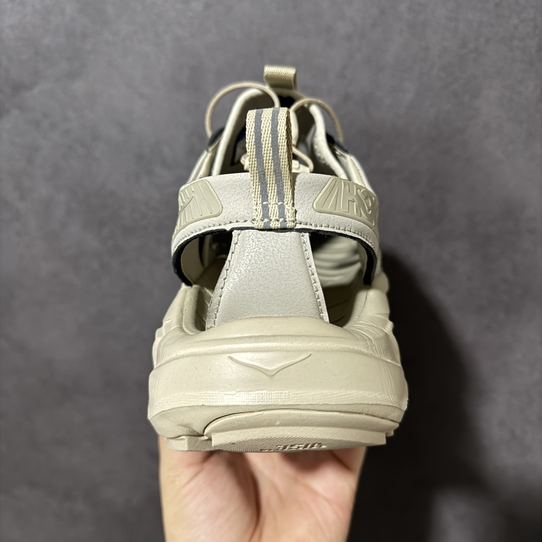 图片[4]-【PE纯原版】HOKA One One Hopara Sandals 霍帕拉系列水路两用溯溪涉水休闲户外露营凉鞋 作为先锋品牌的 HOKA ONE ONE总是以独特的方式 HOPA RA是一款溯溪鞋 又名排水鞋 可长期用于涉水和溯溪 保护脚底和脚趾的安全和舒适 鞋面材料速干 透气 耐磨 鞋底防滑 耐磨 抓地能力强 出于安全考虑 设计要求较高 涉水溯溪过程中 水 泥沙 可以直接从鞋内大孔排出 细纹鞋底使在岩石上抓地能力强 避免打滑 而上路后 鞋面具有快干透气等优点 尺码：36 36.5 37.5 38 39 40 40.5 41 42 42.5 43 44 45-选品中心