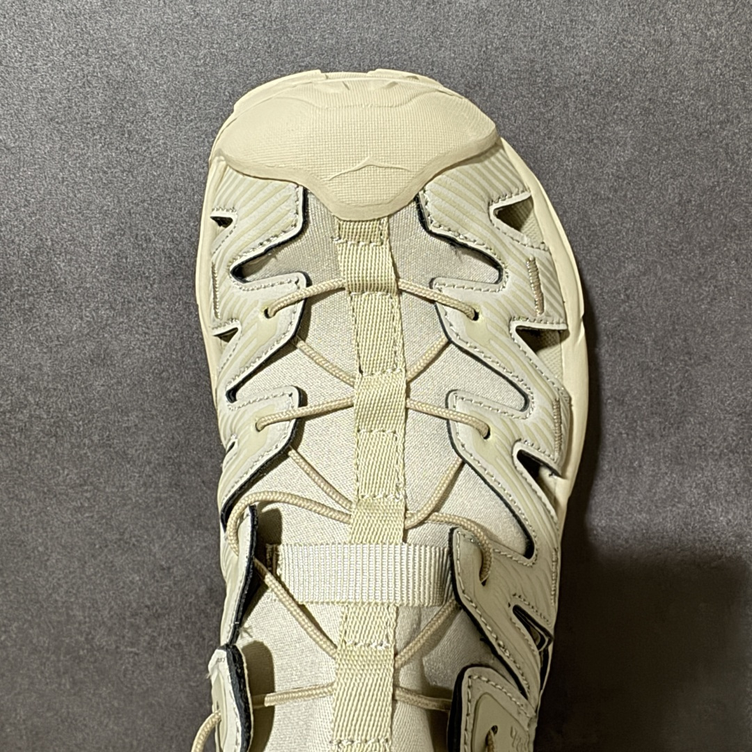 图片[5]-【PE纯原版】HOKA One One Hopara Sandals 霍帕拉系列水路两用溯溪涉水休闲户外露营凉鞋 作为先锋品牌的 HOKA ONE ONE总是以独特的方式 HOPA RA是一款溯溪鞋 又名排水鞋 可长期用于涉水和溯溪 保护脚底和脚趾的安全和舒适 鞋面材料速干 透气 耐磨 鞋底防滑 耐磨 抓地能力强 出于安全考虑 设计要求较高 涉水溯溪过程中 水 泥沙 可以直接从鞋内大孔排出 细纹鞋底使在岩石上抓地能力强 避免打滑 而上路后 鞋面具有快干透气等优点 尺码：36 36.5 37.5 38 39 40 40.5 41 42 42.5 43 44 45-选品中心