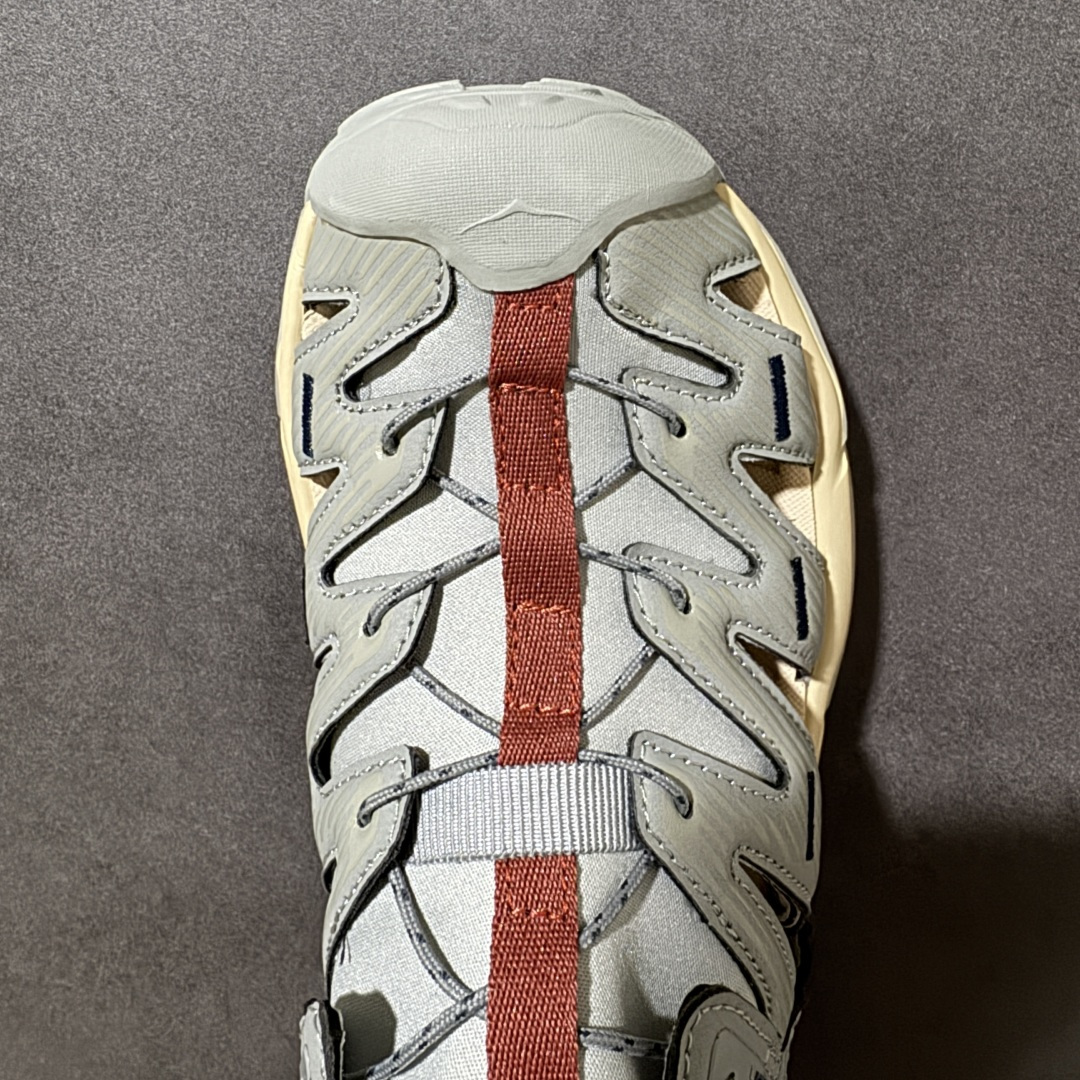 图片[5]-【PE纯原版】HOKA One One Hopara Sandals 霍帕拉系列水路两用溯溪涉水休闲户外露营凉鞋 作为先锋品牌的 HOKA ONE ONE总是以独特的方式 HOPA RA是一款溯溪鞋 又名排水鞋 可长期用于涉水和溯溪 保护脚底和脚趾的安全和舒适 鞋面材料速干 透气 耐磨 鞋底防滑 耐磨 抓地能力强 出于安全考虑 设计要求较高 涉水溯溪过程中 水 泥沙 可以直接从鞋内大孔排出 细纹鞋底使在岩石上抓地能力强 避免打滑 而上路后 鞋面具有快干透气等优点 尺码：36 36.5 37.5 38 39 40 40.5 41 42 42.5 43 44 45-选品中心