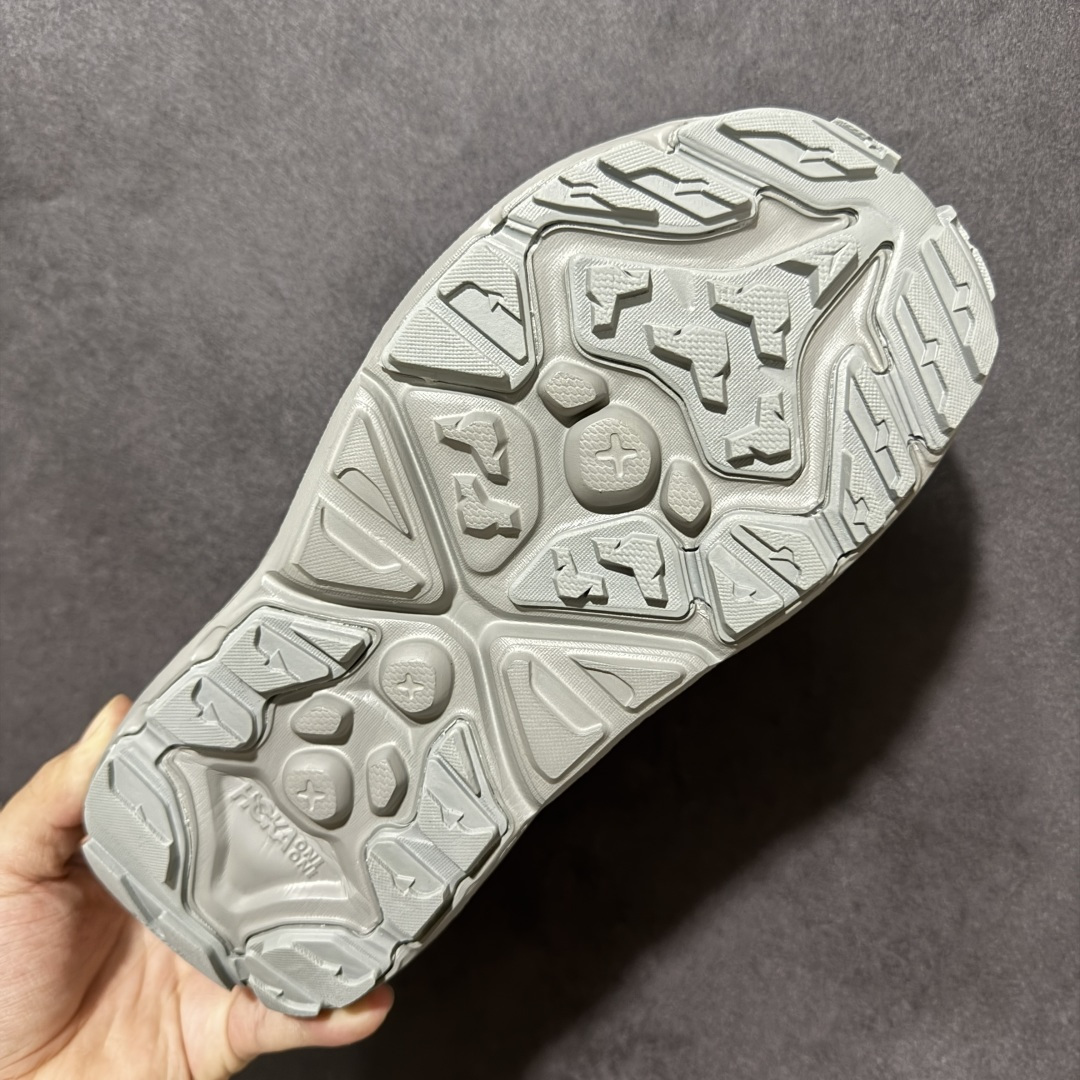 图片[9]-【PE纯原版】HOKA One One Hopara Sandals 霍帕拉系列水路两用溯溪涉水休闲户外露营凉鞋 作为先锋品牌的 HOKA ONE ONE总是以独特的方式 HOPA RA是一款溯溪鞋 又名排水鞋 可长期用于涉水和溯溪 保护脚底和脚趾的安全和舒适 鞋面材料速干 透气 耐磨 鞋底防滑 耐磨 抓地能力强 出于安全考虑 设计要求较高 涉水溯溪过程中 水 泥沙 可以直接从鞋内大孔排出 细纹鞋底使在岩石上抓地能力强 避免打滑 而上路后 鞋面具有快干透气等优点 尺码：36 36.5 37.5 38 39 40 40.5 41 42 42.5 43 44 45-选品中心