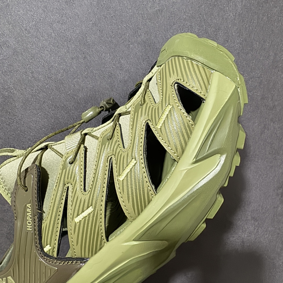 图片[8]-【PE纯原版】HOKA One One Hopara Sandals 霍帕拉系列水路两用溯溪涉水休闲户外露营凉鞋 作为先锋品牌的 HOKA ONE ONE总是以独特的方式 HOPA RA是一款溯溪鞋 又名排水鞋 可长期用于涉水和溯溪 保护脚底和脚趾的安全和舒适 鞋面材料速干 透气 耐磨 鞋底防滑 耐磨 抓地能力强 出于安全考虑 设计要求较高 涉水溯溪过程中 水 泥沙 可以直接从鞋内大孔排出 细纹鞋底使在岩石上抓地能力强 避免打滑 而上路后 鞋面具有快干透气等优点 尺码：36 36.5 37.5 38 39 40 40.5 41 42 42.5 43 44 45-选品中心