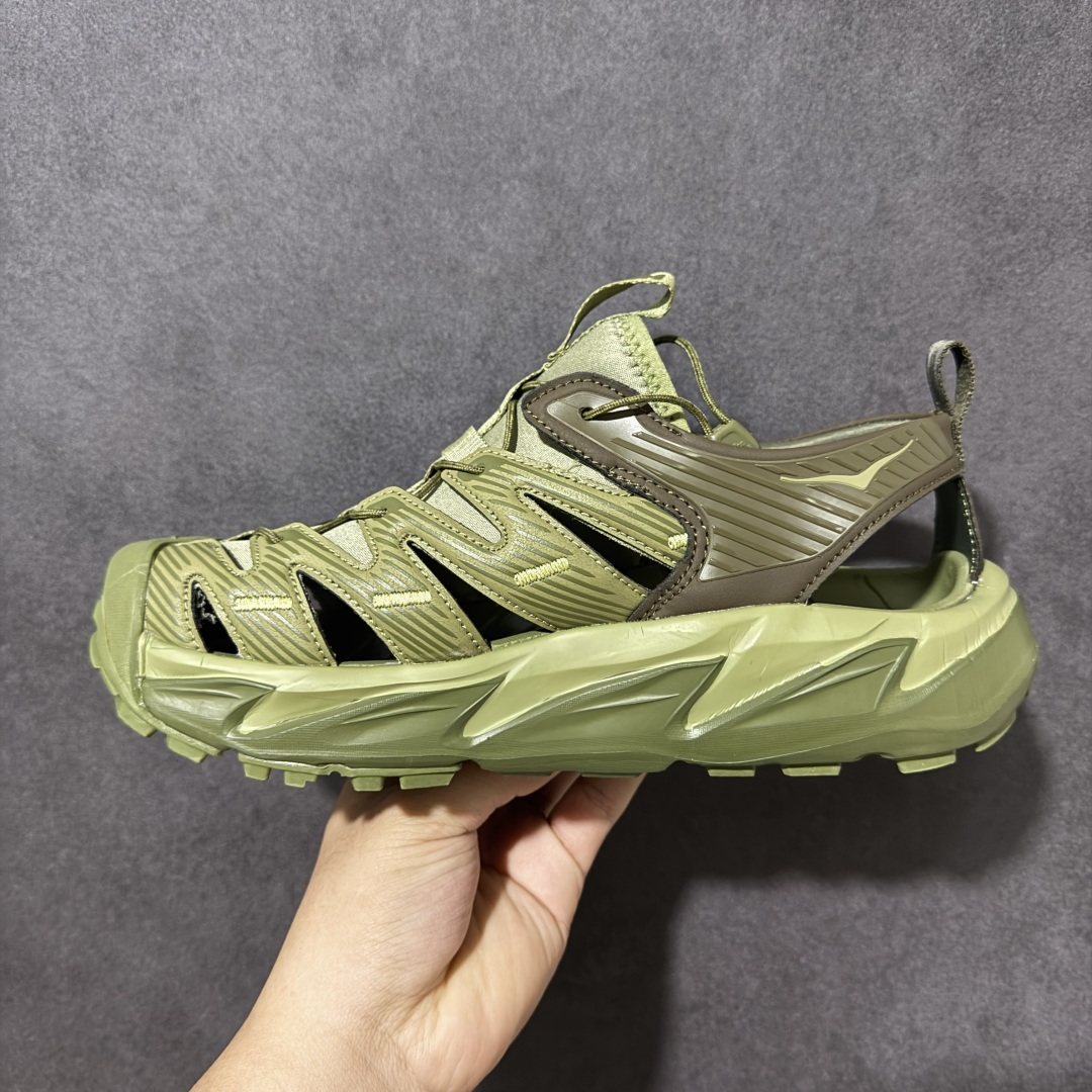 图片[2]-【PE纯原版】HOKA One One Hopara Sandals 霍帕拉系列水路两用溯溪涉水休闲户外露营凉鞋 作为先锋品牌的 HOKA ONE ONE总是以独特的方式 HOPA RA是一款溯溪鞋 又名排水鞋 可长期用于涉水和溯溪 保护脚底和脚趾的安全和舒适 鞋面材料速干 透气 耐磨 鞋底防滑 耐磨 抓地能力强 出于安全考虑 设计要求较高 涉水溯溪过程中 水 泥沙 可以直接从鞋内大孔排出 细纹鞋底使在岩石上抓地能力强 避免打滑 而上路后 鞋面具有快干透气等优点 尺码：36 36.5 37.5 38 39 40 40.5 41 42 42.5 43 44 45-选品中心