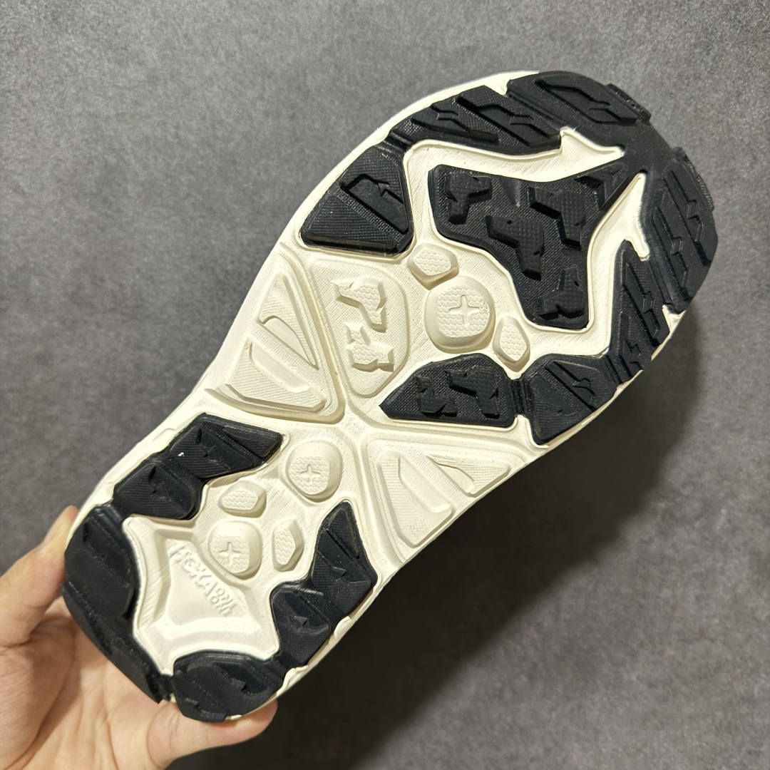 图片[9]-【PE纯原版】HOKA One One Hopara Sandals 霍帕拉系列水路两用溯溪涉水休闲户外露营凉鞋 作为先锋品牌的 HOKA ONE ONE总是以独特的方式 HOPA RA是一款溯溪鞋 又名排水鞋 可长期用于涉水和溯溪 保护脚底和脚趾的安全和舒适 鞋面材料速干 透气 耐磨 鞋底防滑 耐磨 抓地能力强 出于安全考虑 设计要求较高 涉水溯溪过程中 水 泥沙 可以直接从鞋内大孔排出 细纹鞋底使在岩石上抓地能力强 避免打滑 而上路后 鞋面具有快干透气等优点 尺码：36 36.5 37.5 38 39 40 40.5 41 42 42.5 43 44 45-选品中心