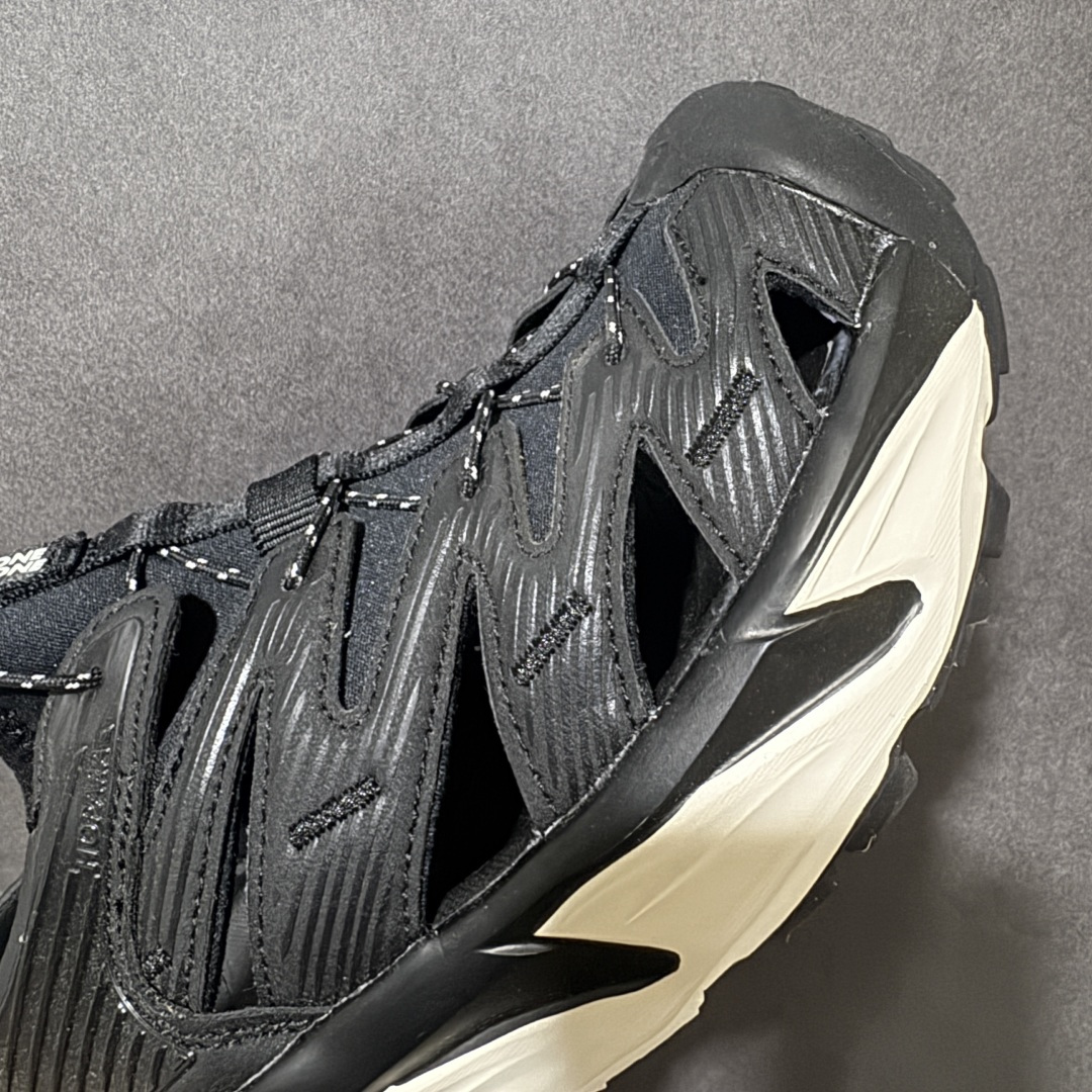 图片[8]-【PE纯原版】HOKA One One Hopara Sandals 霍帕拉系列水路两用溯溪涉水休闲户外露营凉鞋 作为先锋品牌的 HOKA ONE ONE总是以独特的方式 HOPA RA是一款溯溪鞋 又名排水鞋 可长期用于涉水和溯溪 保护脚底和脚趾的安全和舒适 鞋面材料速干 透气 耐磨 鞋底防滑 耐磨 抓地能力强 出于安全考虑 设计要求较高 涉水溯溪过程中 水 泥沙 可以直接从鞋内大孔排出 细纹鞋底使在岩石上抓地能力强 避免打滑 而上路后 鞋面具有快干透气等优点 尺码：36 36.5 37.5 38 39 40 40.5 41 42 42.5 43 44 45-选品中心